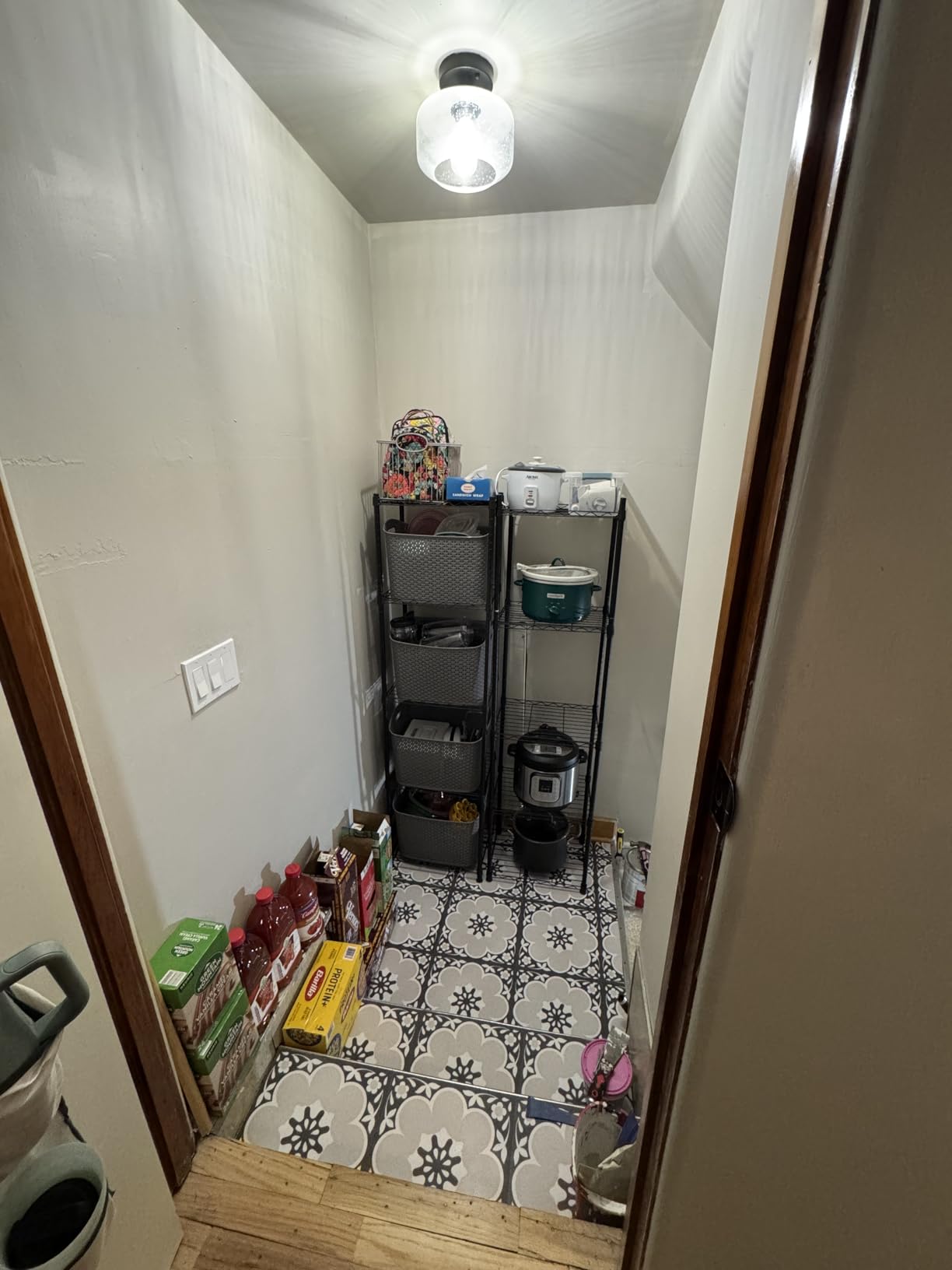 FloorPops 12-in by 12-in Black Daphne Vinyl Peel & Stick Floor Tiles customer photo 1