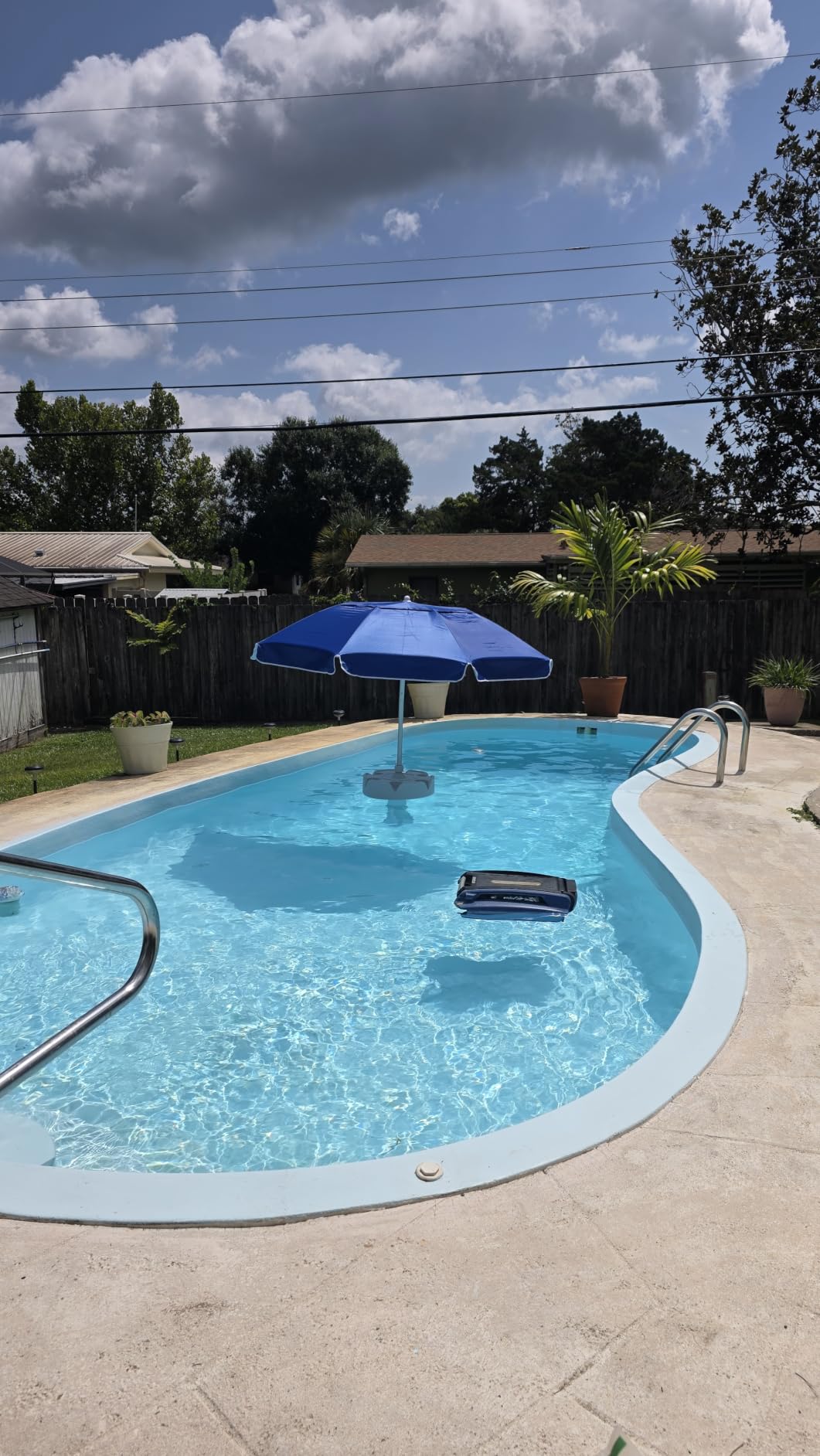 Betta SE Solar Powered Automatic Robotic Pool Surface Skimmer Cleaner with 24/7 Continuous Cleaning Battery Power and Re-Engineered Twin Salt Chlorine Tolerant Motors (Blue) customer photo 2