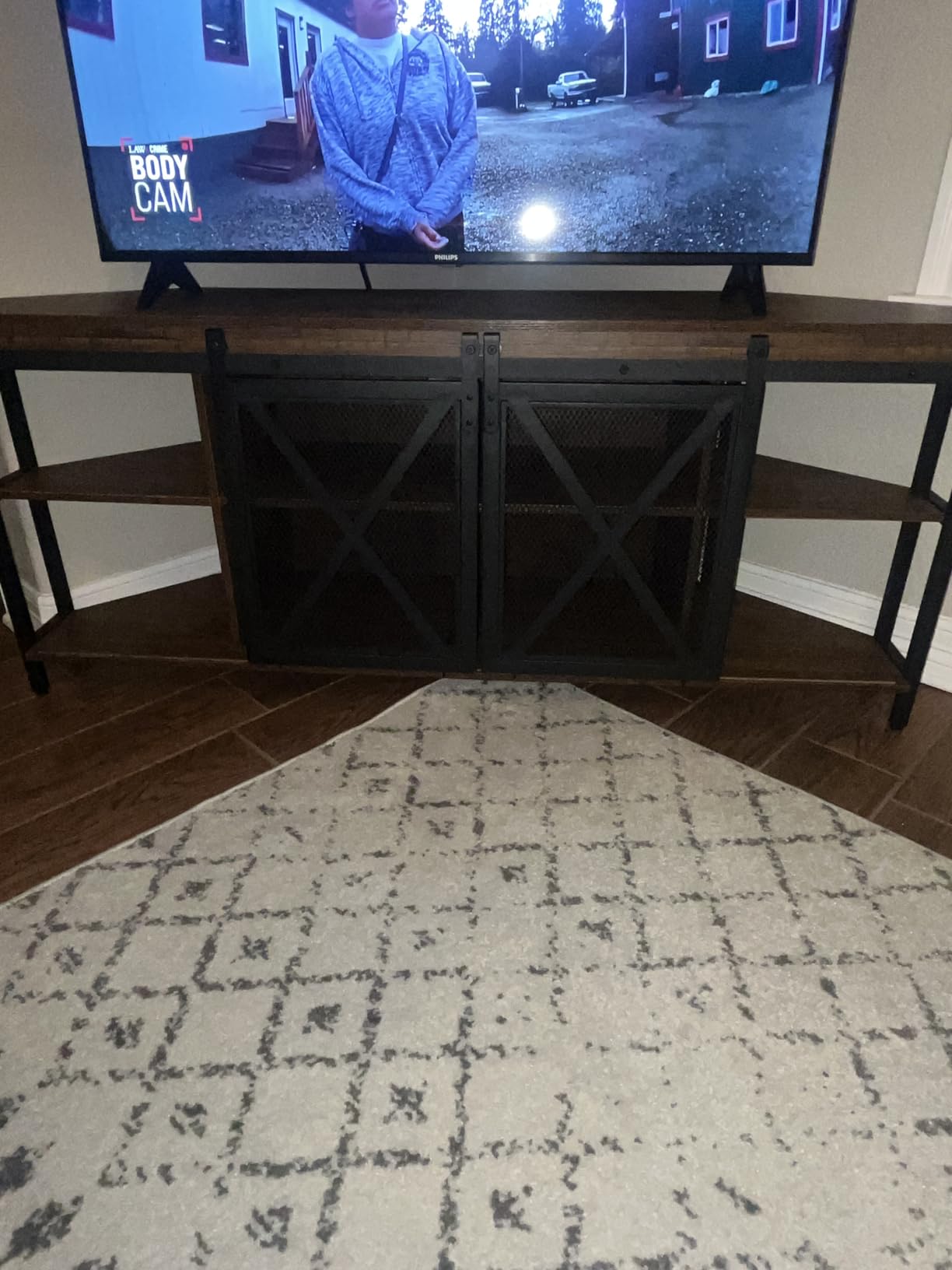 HOMISSUE Corner TV Stand for 55 Inch TV, Rustic Corner Entertainment Center with Storage, Industrial Media Console Table with Sliding Barn Door, Entertainment Center for Living Room, Brown customer photo 1