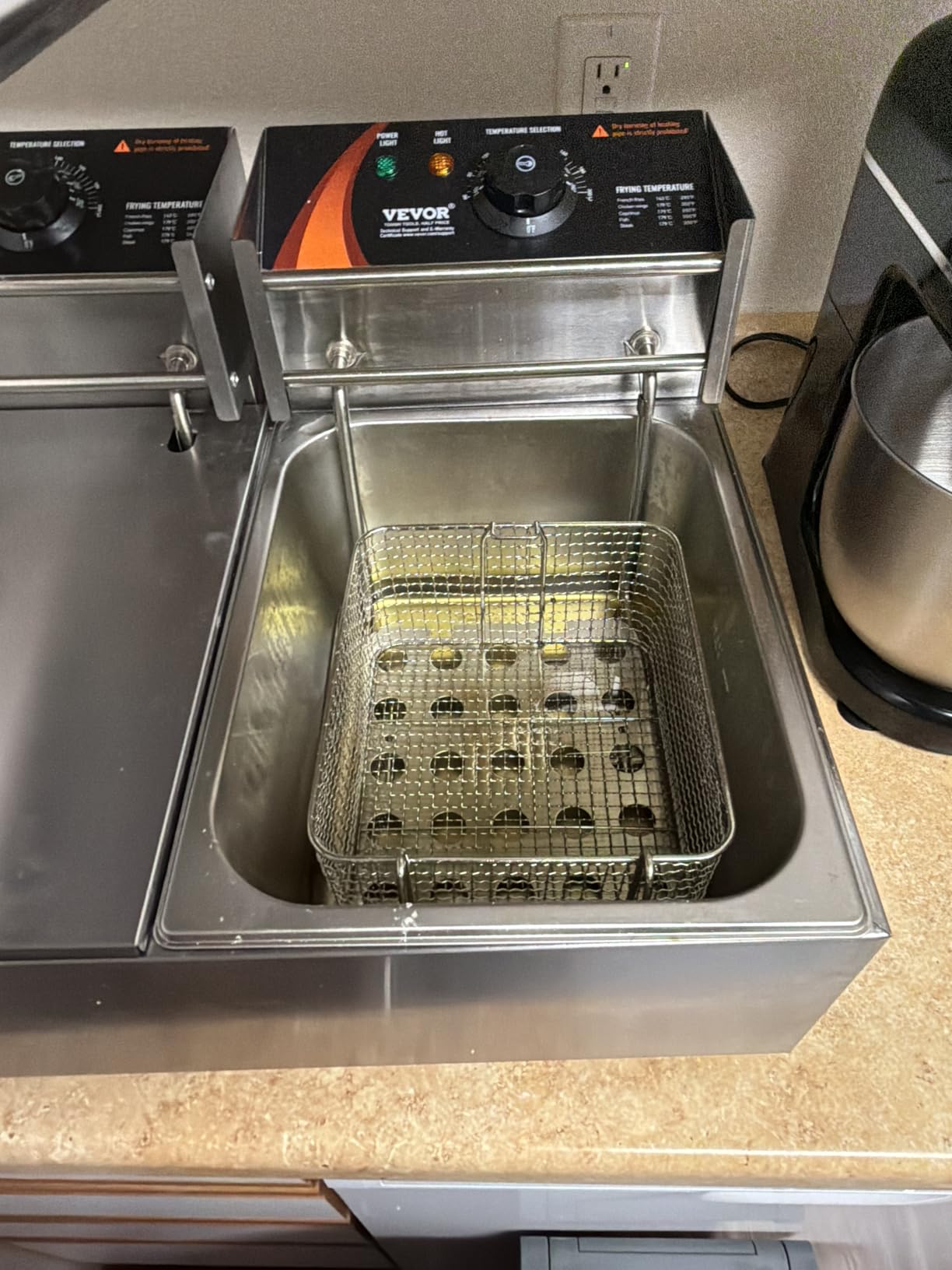 VEVOR Commercial Deep Fryer, Dual Tank 3000W Electric Countertop Fryer with Basket, 2 x 9.1Qt/8.6L Double Stainless Steel Oil Fryer, with Temp Control & Overheat Protection, for Kitchen Restaurant Use customer photo 1