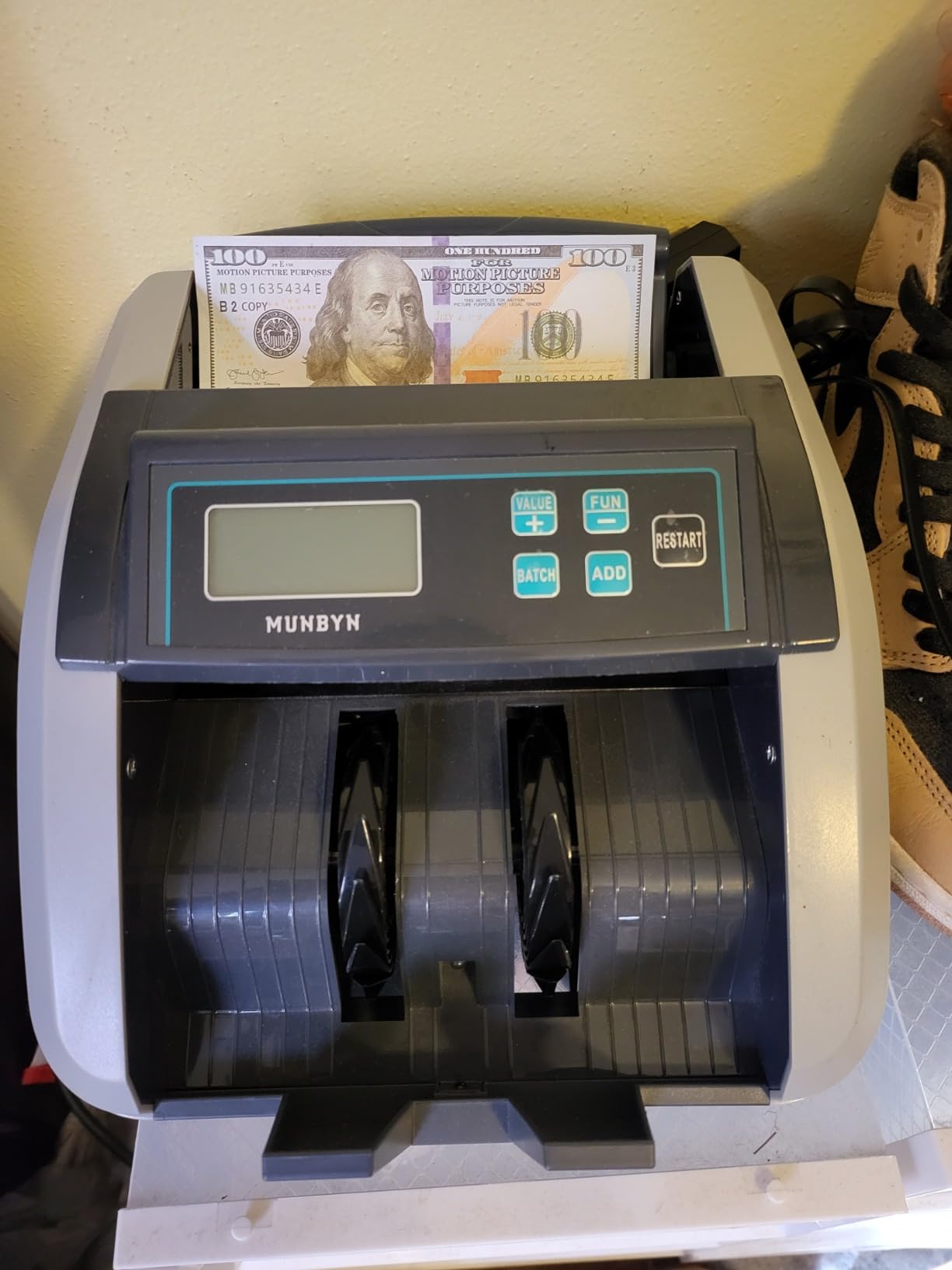 MUNBYN IMC51 Money Counter Machine Count Value, Add+Batch/Add+ Value Mode Bill Counter, UV/MG/IR/MT Detection, USD only Cash Counter, 1100 Bills/min, Money Counting Machine with LCD Display (Black) customer photo 2