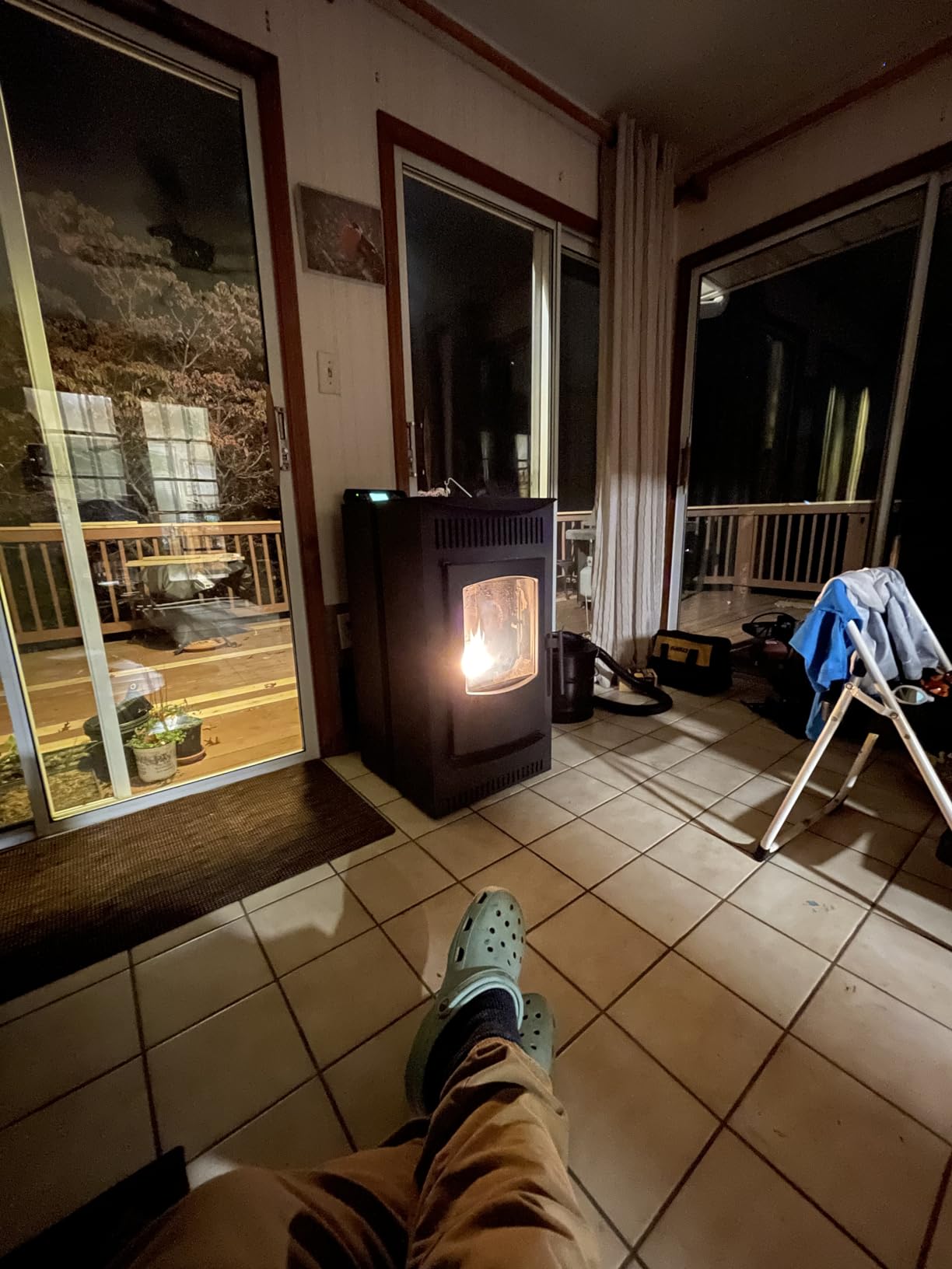 Castle 41278 Serenity Pellet Stove, 1,500 square ft. Heating Capability, Smart Controller Features Manual, Weekly, Thermostat and Eco Operating Modes, 40lb Hopper Capacity, Easy Clean Design, Black customer photo 1