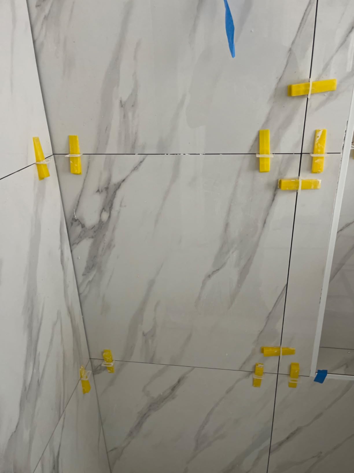 Tile Leveling System Clips 1/16 Tile Leveler Clips 1.5mm 2000 Pcs DIY Tile Leveler Spacers for Professional Ceramic Tile and Stone Installation customer photo 1