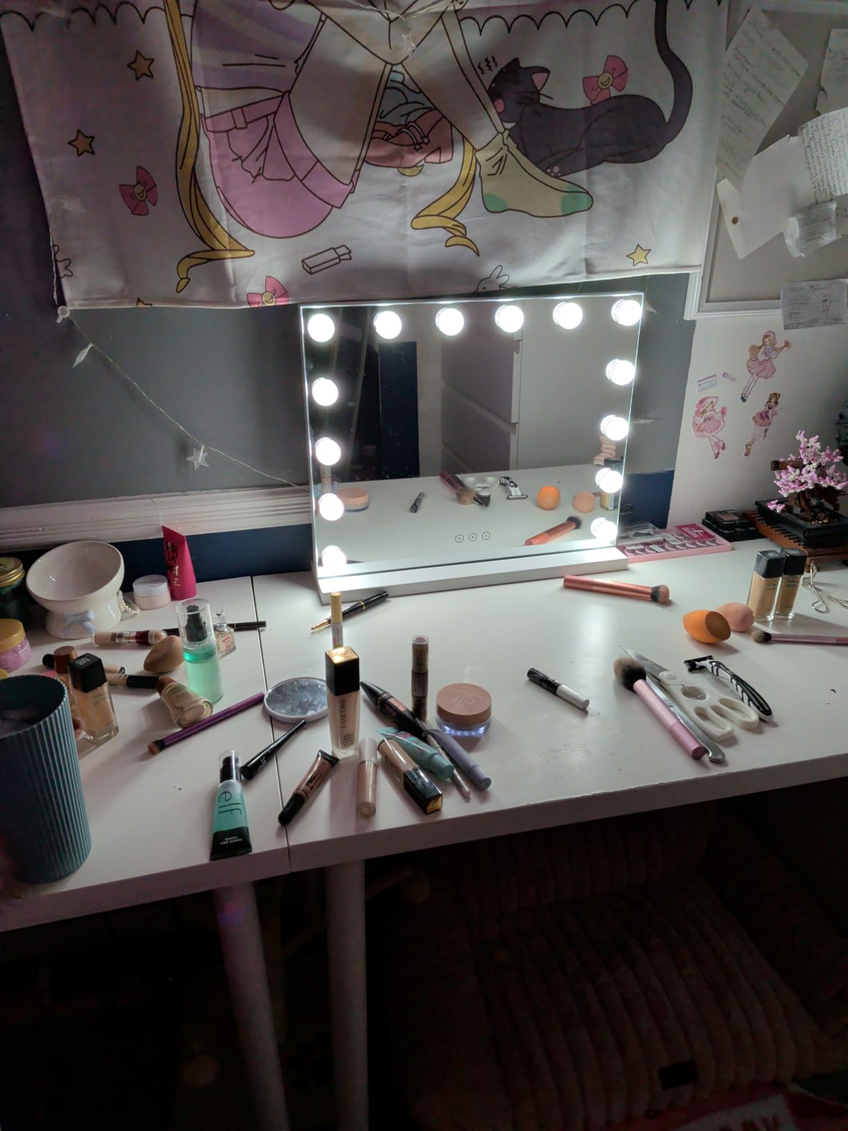 Vanity Mirror with Lights Lighted Makeup Mirror with Dimmable LED Bulbs, 3 Color Lighting Modes, USB Charging Port Touch Control, Sturdy Metal Frame Design, White (50x40cm) customer photo 1
