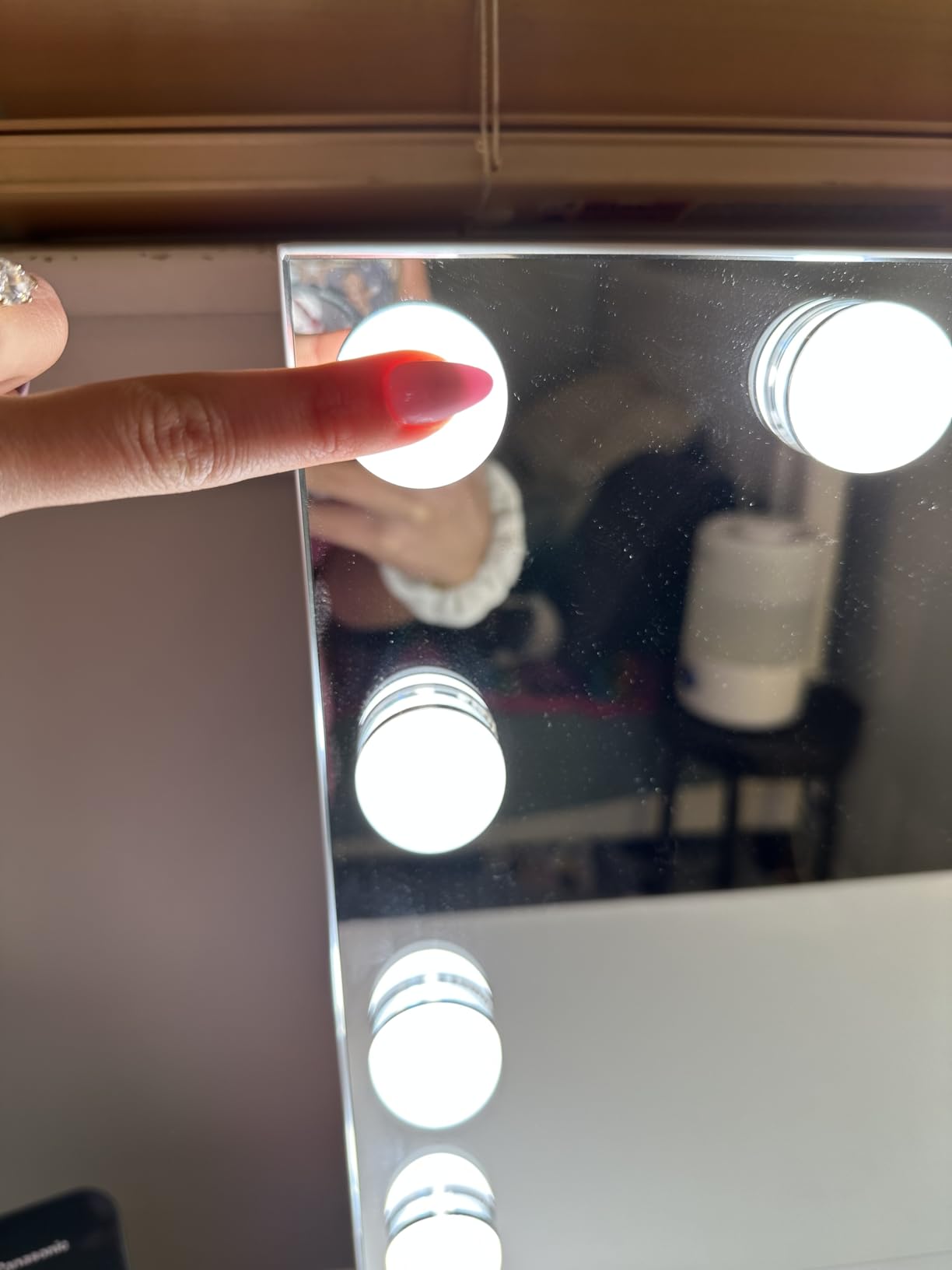 Vanity Mirror with Lights Lighted Makeup Mirror with Dimmable LED Bulbs, 3 Color Lighting Modes, USB Charging Port Touch Control, Sturdy Metal Frame Design, White (50x40cm) customer photo 2
