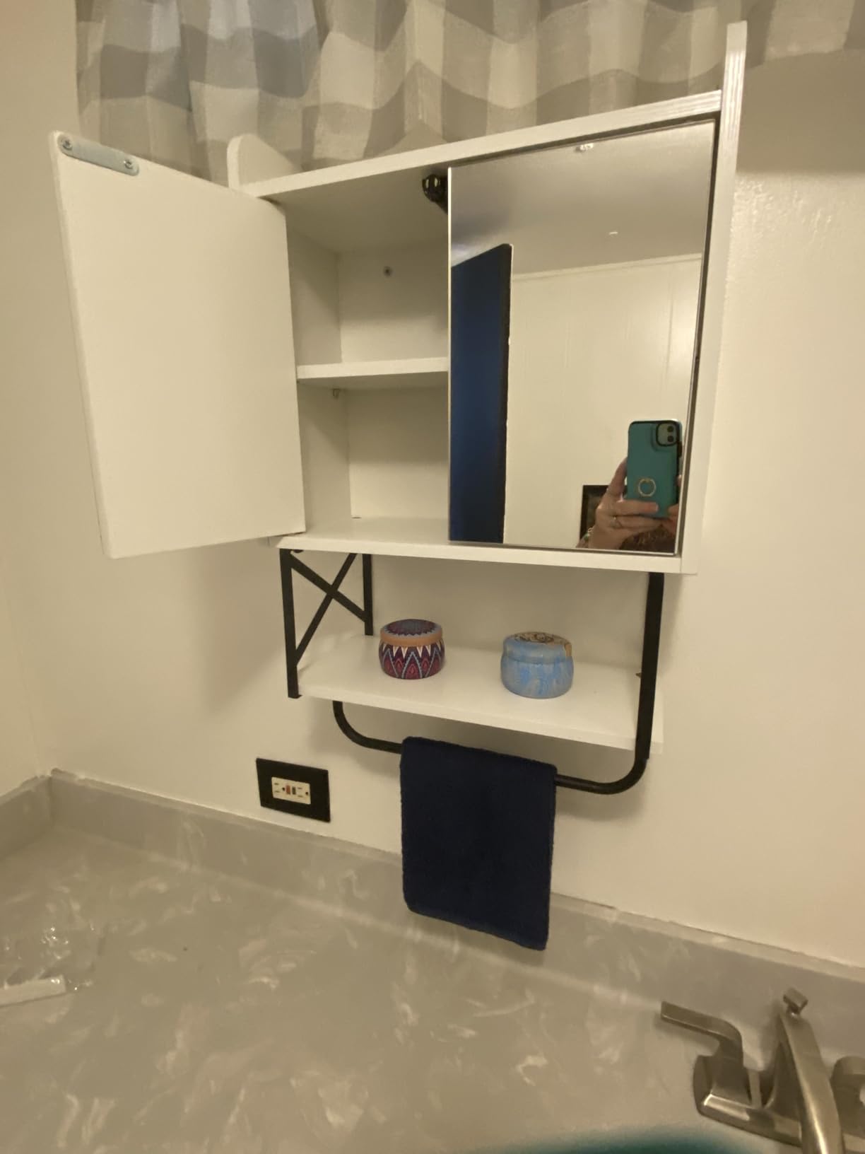 HOOBRO Medicine Wall Cabinet with Mirror, Bathroom Storage Cabinet with Hidden Space and Towel Bar, Double Mirrored Doors, Detachable Shelf, for Bathroom, Living Room, White BW41CW01 customer photo 2