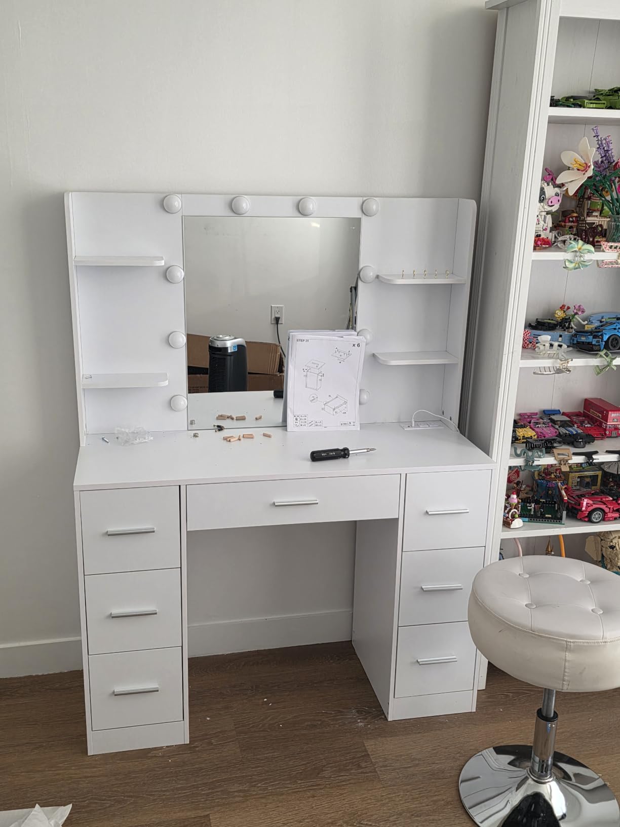 Quimoo Large Vanity Desk with LED Lighted Mirror & Power Outlet, Makeup Vanity Table with 7 Drawers, 4 Shelves and 5 Hooks, Vanity Table, Vanity Desk Set for Bedroom, Bathroom, White customer photo 1