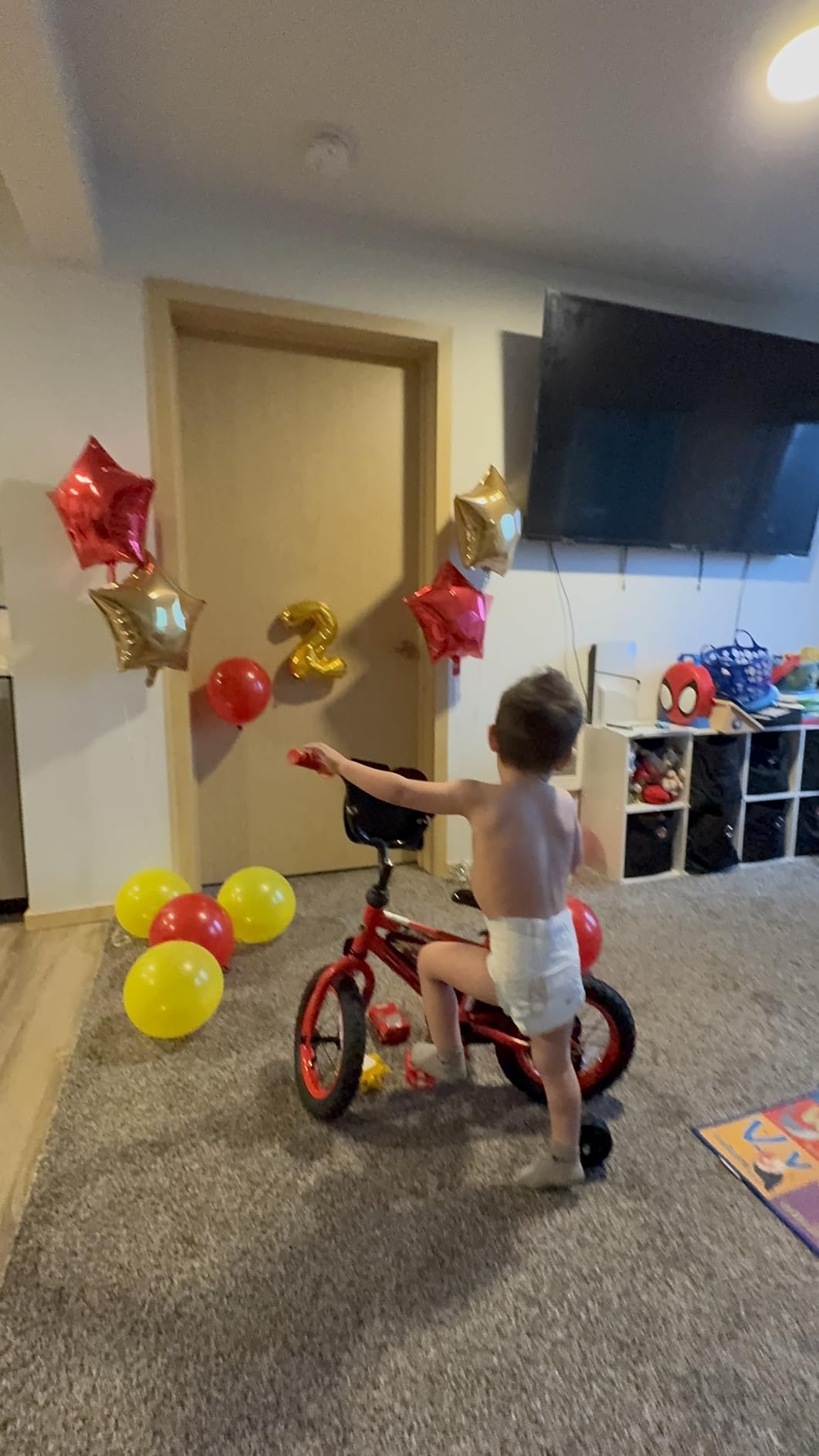 Huffy Disney and Marvel 12/16 Inch Boys Bikes, Multiple Color Options | Spider-Man, Lightning McQueen, Spidey and His Amazing Friends, Removable Training Wheels, EZ Build Assembly, Children customer photo 2