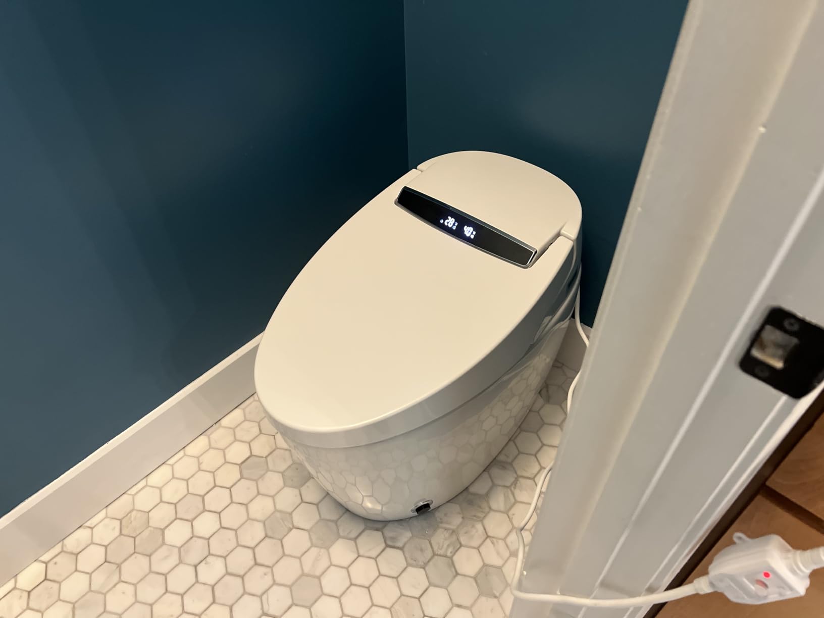 LOUPUSUO Smart Toilet with Bidet Built In with Warm Water Sprayer and Dryer | Foot Sensor Operation, Heated Seat toilet with LED Display for Bathroom, Auto Dual Flush customer photo 1