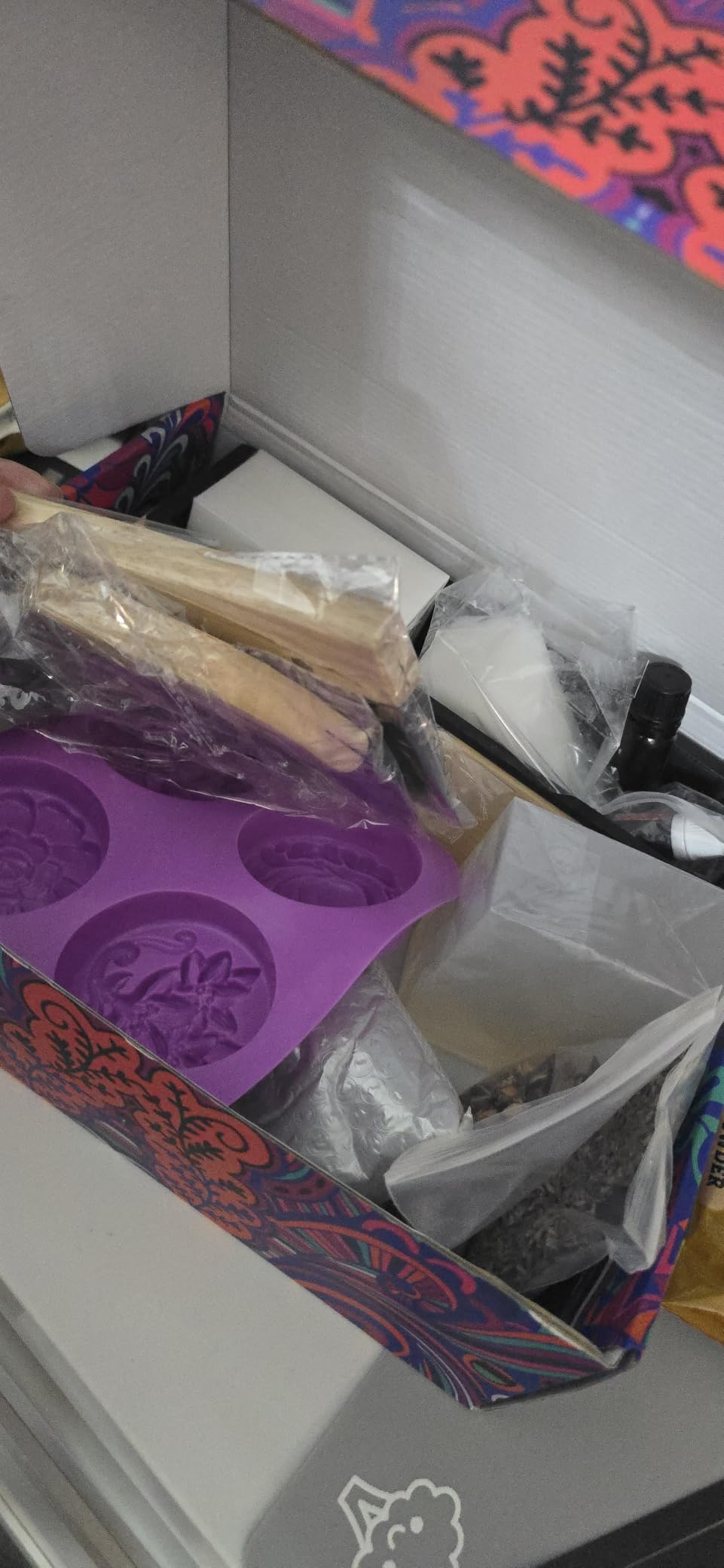 Wallace & Williamson Deluxe Soap Making Kit - Adults & Kids - Modern Floral Theme - Includes Shea Butter Soap Base, Molds, Scents, Dyes, Tools & Instructions customer photo 2