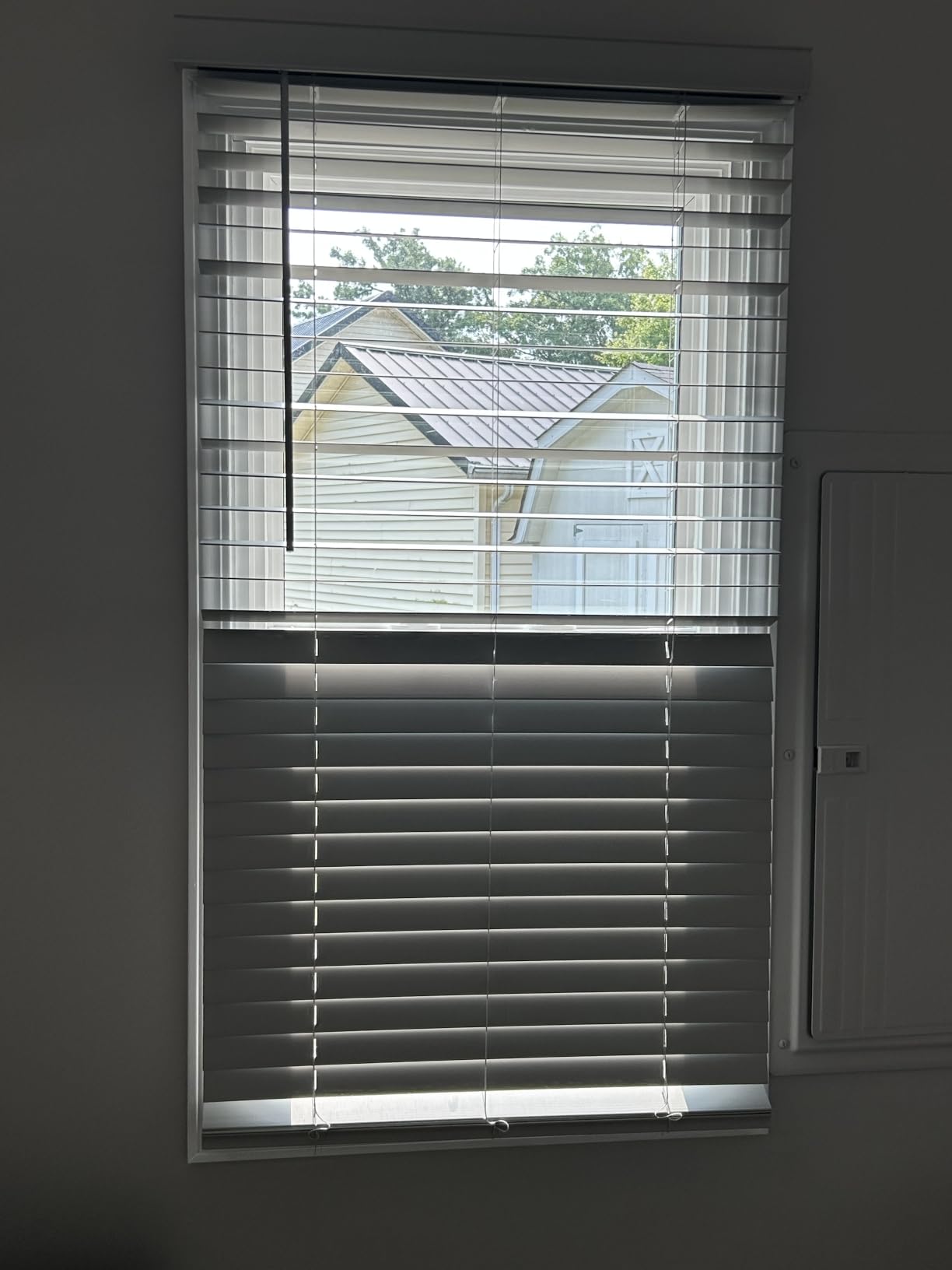 LOTUS & WINDOWARE Cordless Faux Wood Blinds, 23