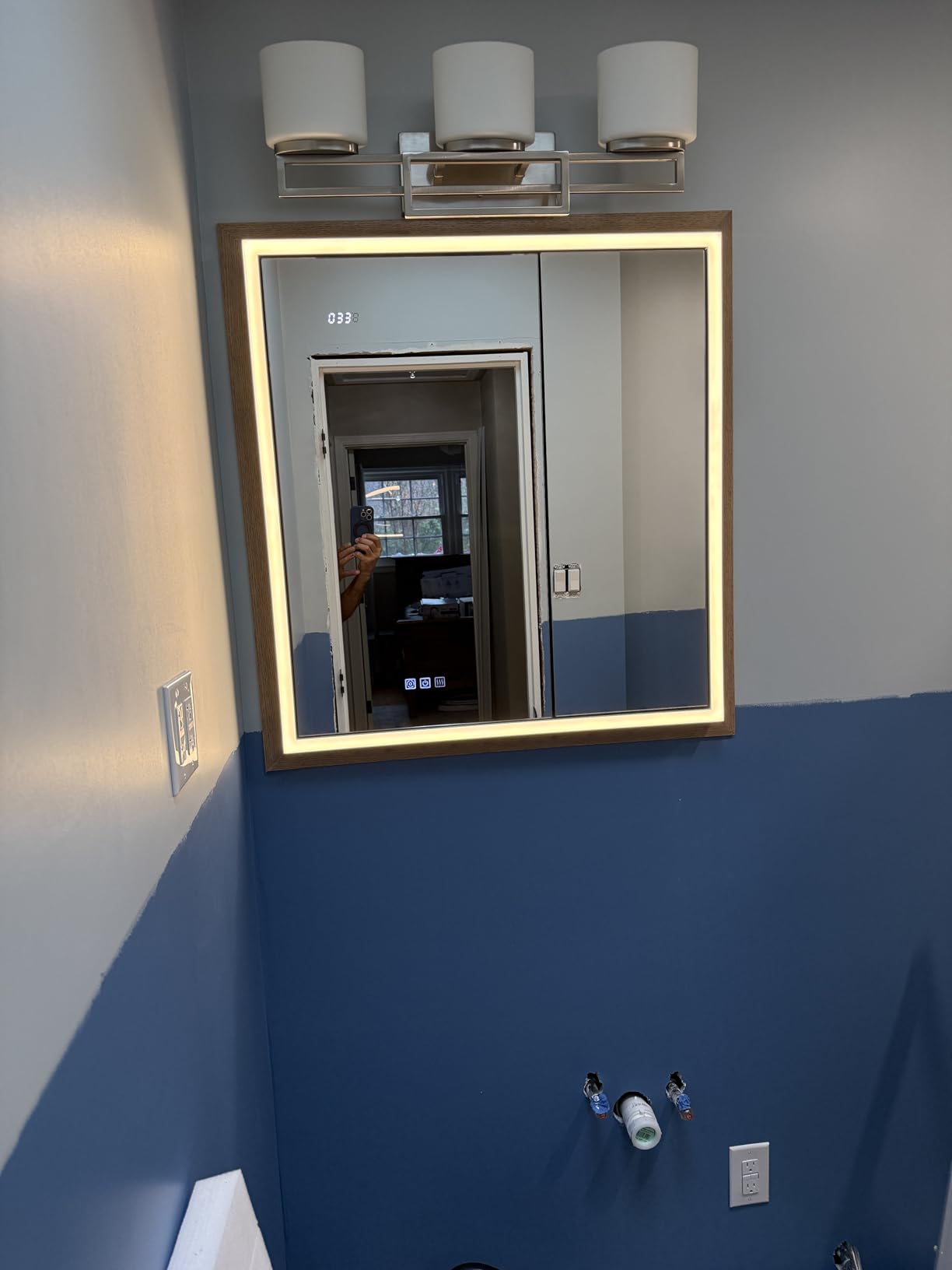 LED Medicine Cabinet with Mirror, 24x32 Surface or Recessed Lighted Medicine Cabinet with Mirror, Dimmable Fogless Aluminum Medicine Cabinet with Outlet, Time Display & Built-in Sensing Light customer photo 2