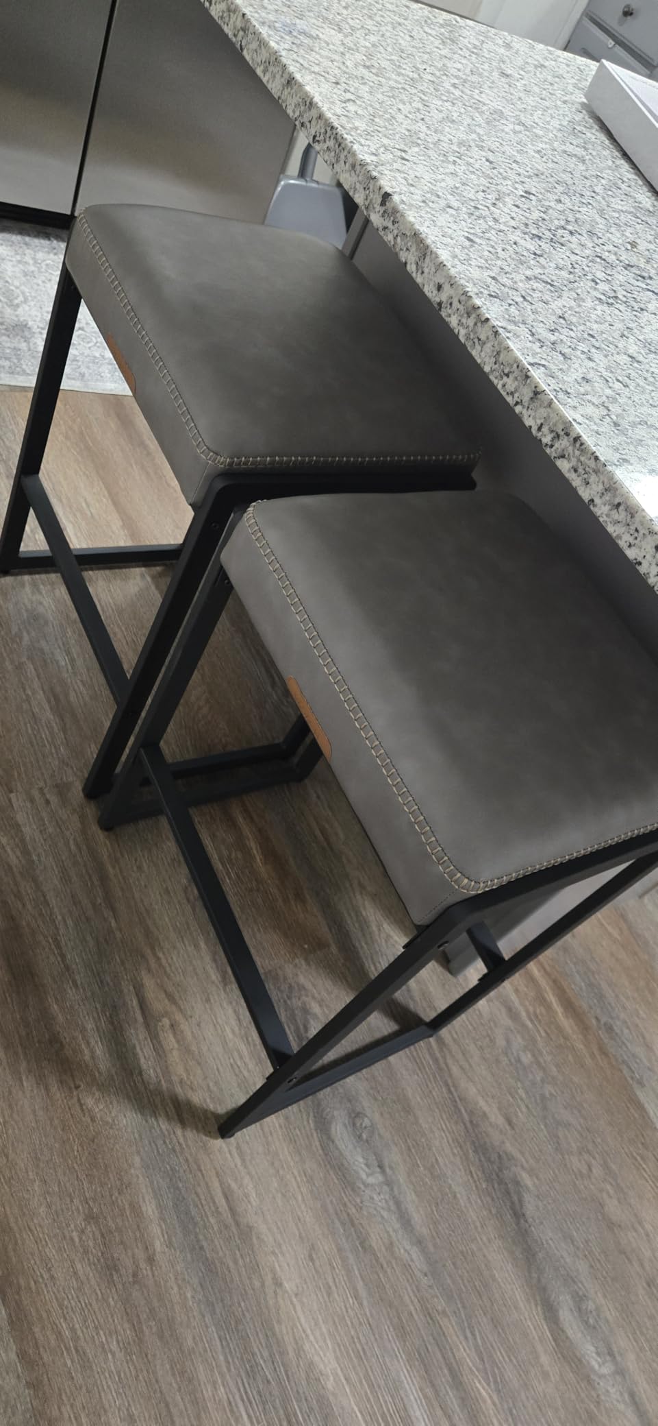 VASAGLE EKHO Collection - Bar Stools Set of 2, Counter Height Bar Stools, Synthetic Leather with Stitching, Mid-Century Modern, 26-Inch Tall, Kitchen Home Bar Dining Room, Caramel Brown ULBC086K01V1 customer photo 2