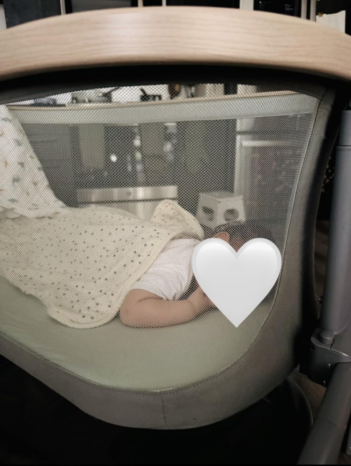 Maxi-Cosi Iora Baby Bassinets Bedside Sleeper, Portable Bassinet, Infant Bedside Sleeper Crib, Height Adjustable, Breathable Mesh, Large Storage Basket, Classic Slate customer photo 1
