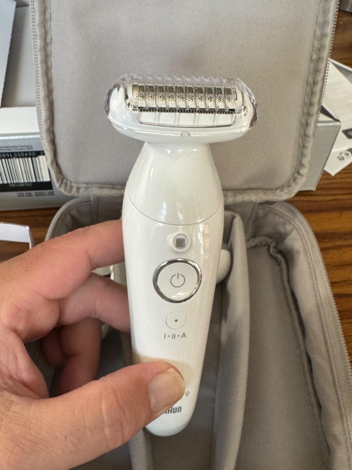 Braun Silk-épil 9 Epilator, Pivoting Head, Wet and Dry, Includes Body Trimmer, Shaver Head and Trimmer Comb, SES9-441 customer photo 2