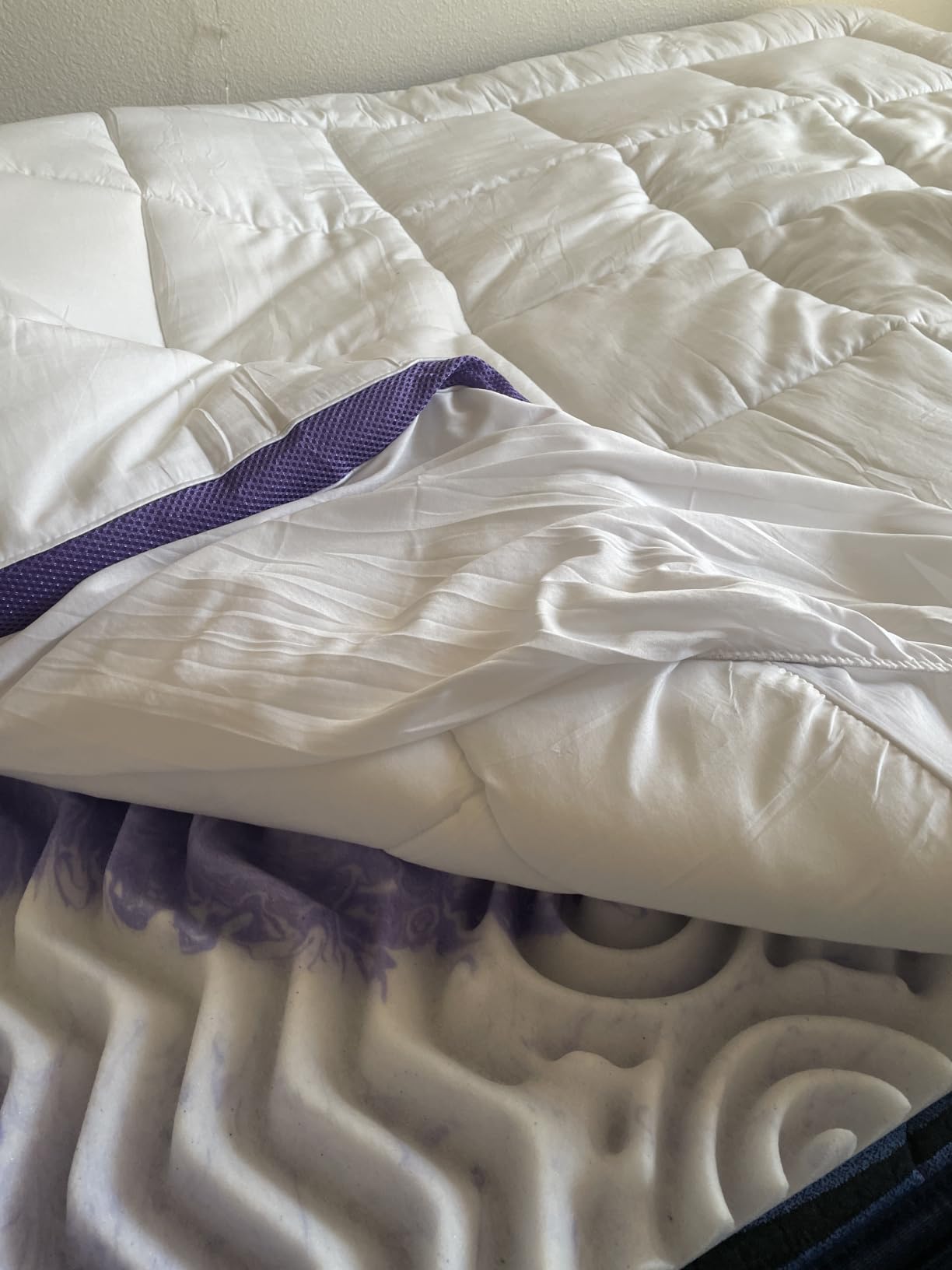 ChiXpace Dual Layer 4 Inch Memory Foam Mattress Topper Queen - 2 Inch Gel Memory Foam and 2 Inch Pillow Top Mattress Pad, 7-Zone Egg Crate 2-in-1 Design (White) customer photo 2