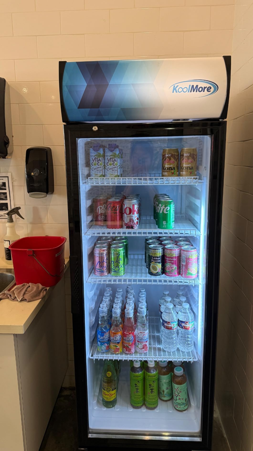 KoolMore 23 in. One Glass Door Commercial Display Merchandiser Refrigerator Cooler in Black, ETL Listed, 10 cu. ft. (KM-MDR-1GD-10C) customer photo 2