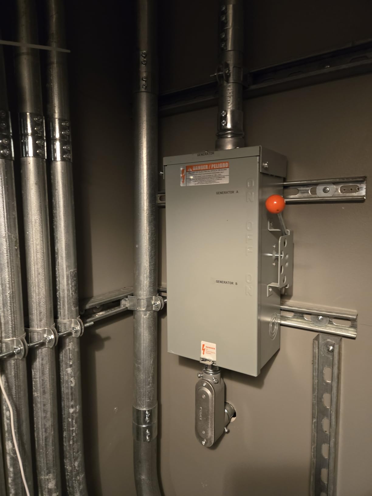 100A Generator Transfer Switch, 24000W Heavy Duty Double Throw Safety Switch, 120/240V Manual Transfer Switch, Stronger Stability, Enlarged NEMA 3R Enclosure for Outdoor, 10-Year Warranty customer photo 2