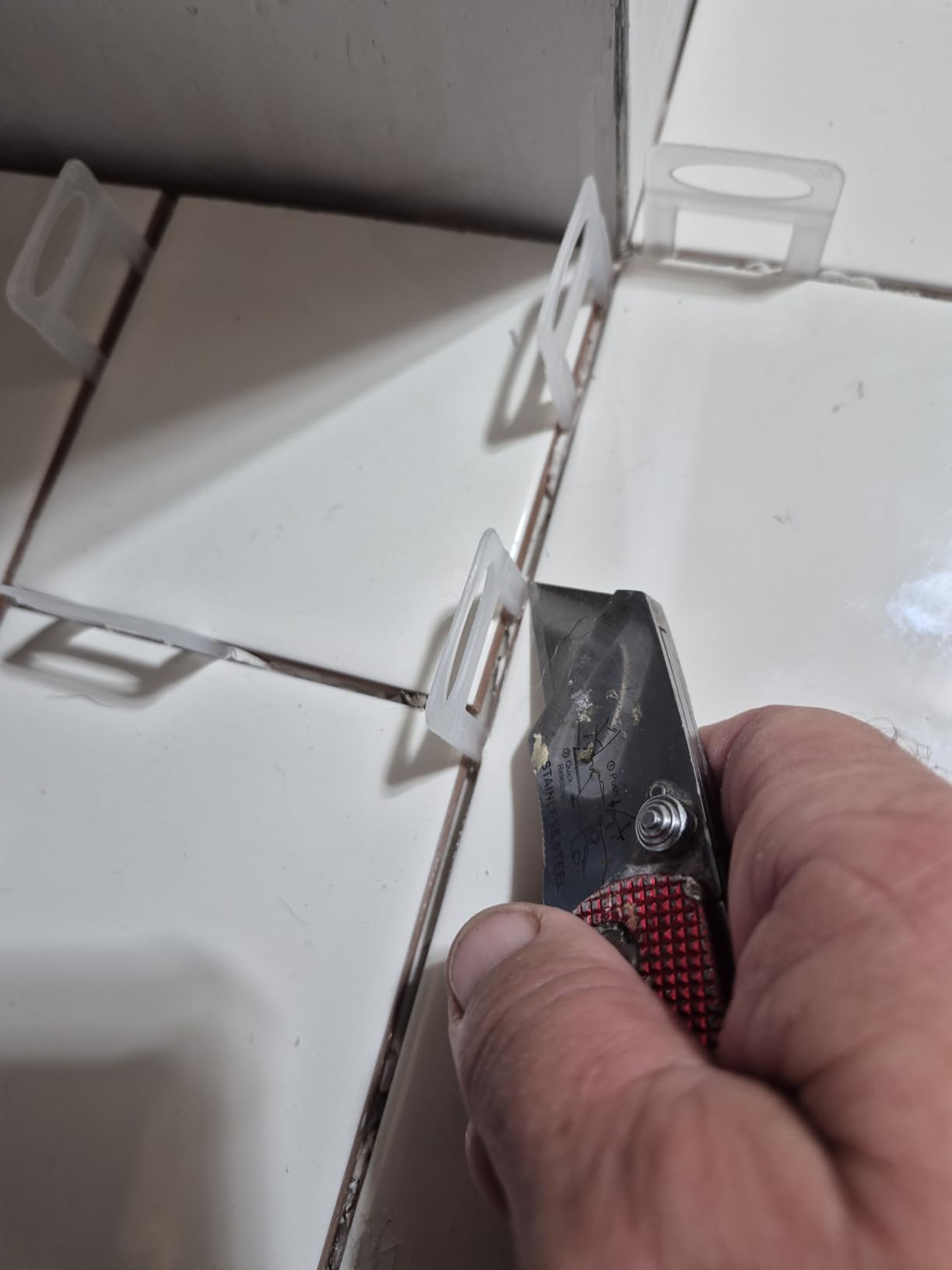 DGSL Tile Leveling System with Rubber Mallet and Tile Plier - 1000-Piece Tile Spacers 1/8 Inch Tile Clips and 200-Piece Reusable Wedges Tile Leveling Tools for Tiles and Stone Installation customer photo 1
