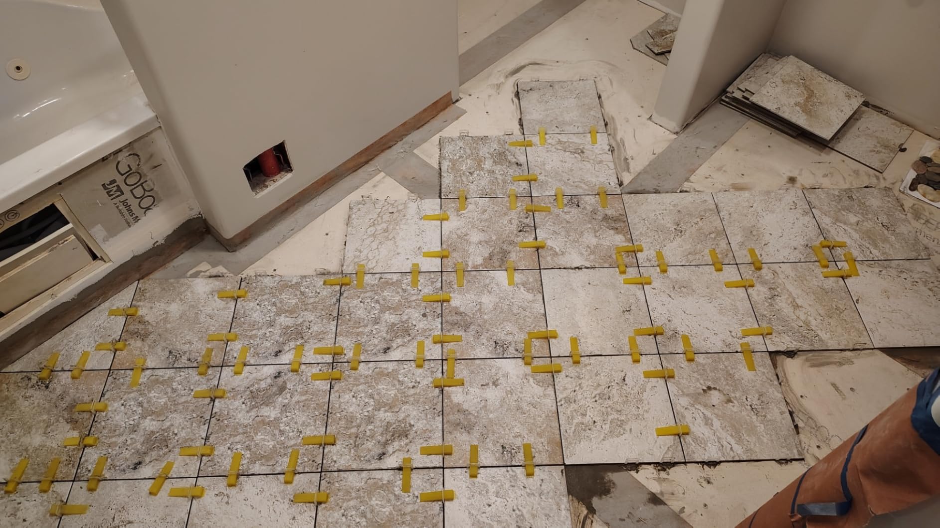 DGSL Tile Leveling System with Rubber Mallet and Tile Plier - 1000-Piece Tile Spacers 1/8 Inch Tile Clips and 200-Piece Reusable Wedges Tile Leveling Tools for Tiles and Stone Installation customer photo 2