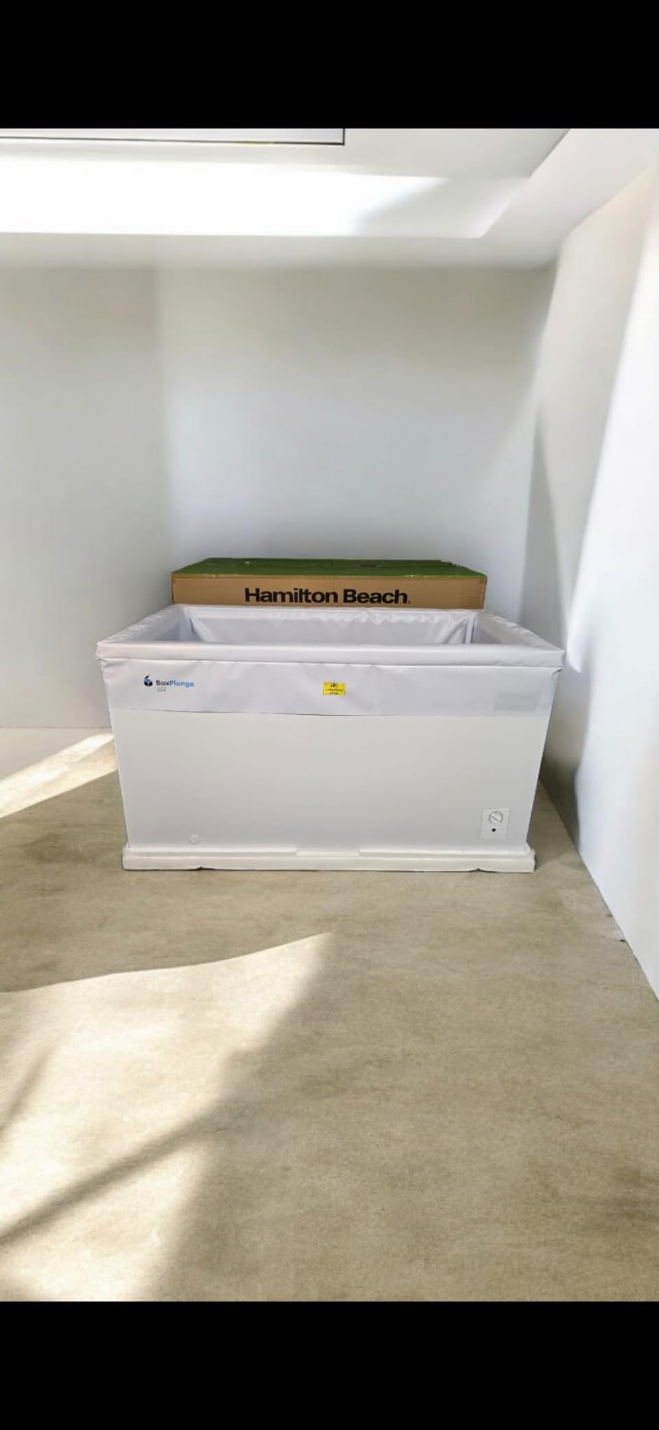 Hamilton Beach 25 Cu. Ft. Garage Ready Chest Freezer, White Deep Freezer, Adjustable Thermostat, Easy Defrost Drain, Double Door Lid, for Storage, Hunting, Large Family customer photo 1