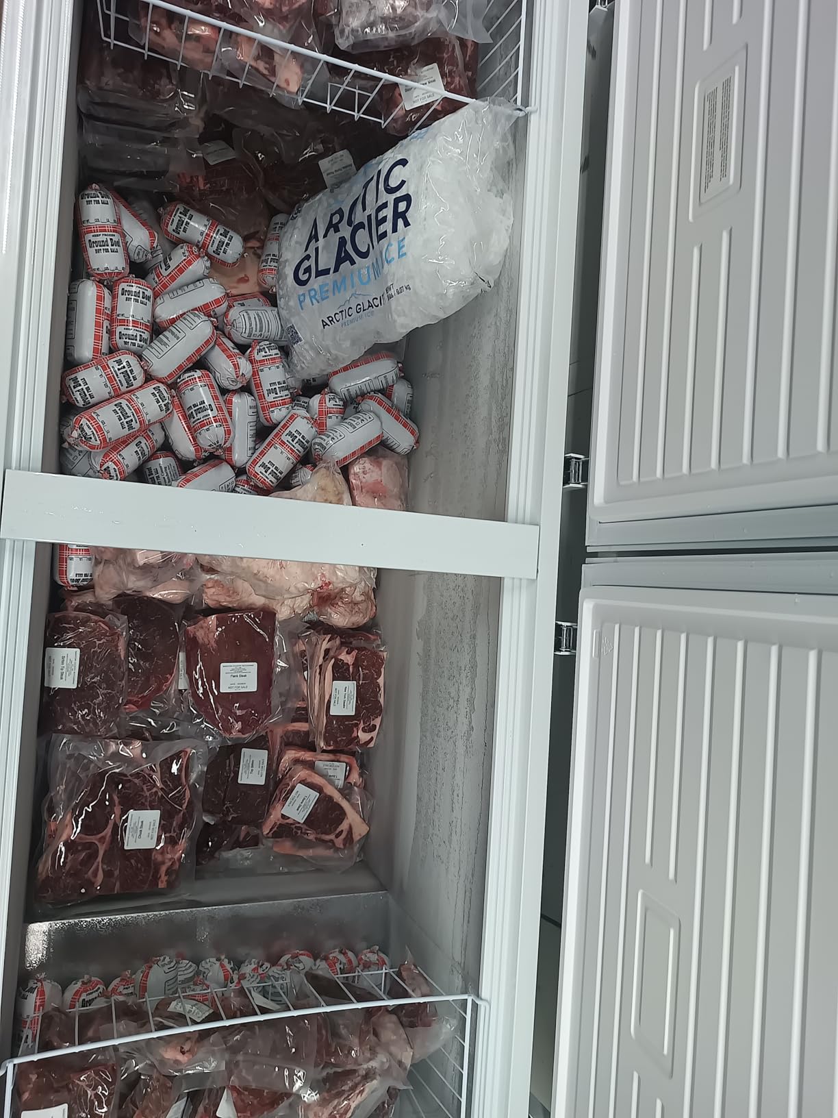 Hamilton Beach 25 Cu. Ft. Garage Ready Chest Freezer, White Deep Freezer, Adjustable Thermostat, Easy Defrost Drain, Double Door Lid, for Storage, Hunting, Large Family customer photo 2