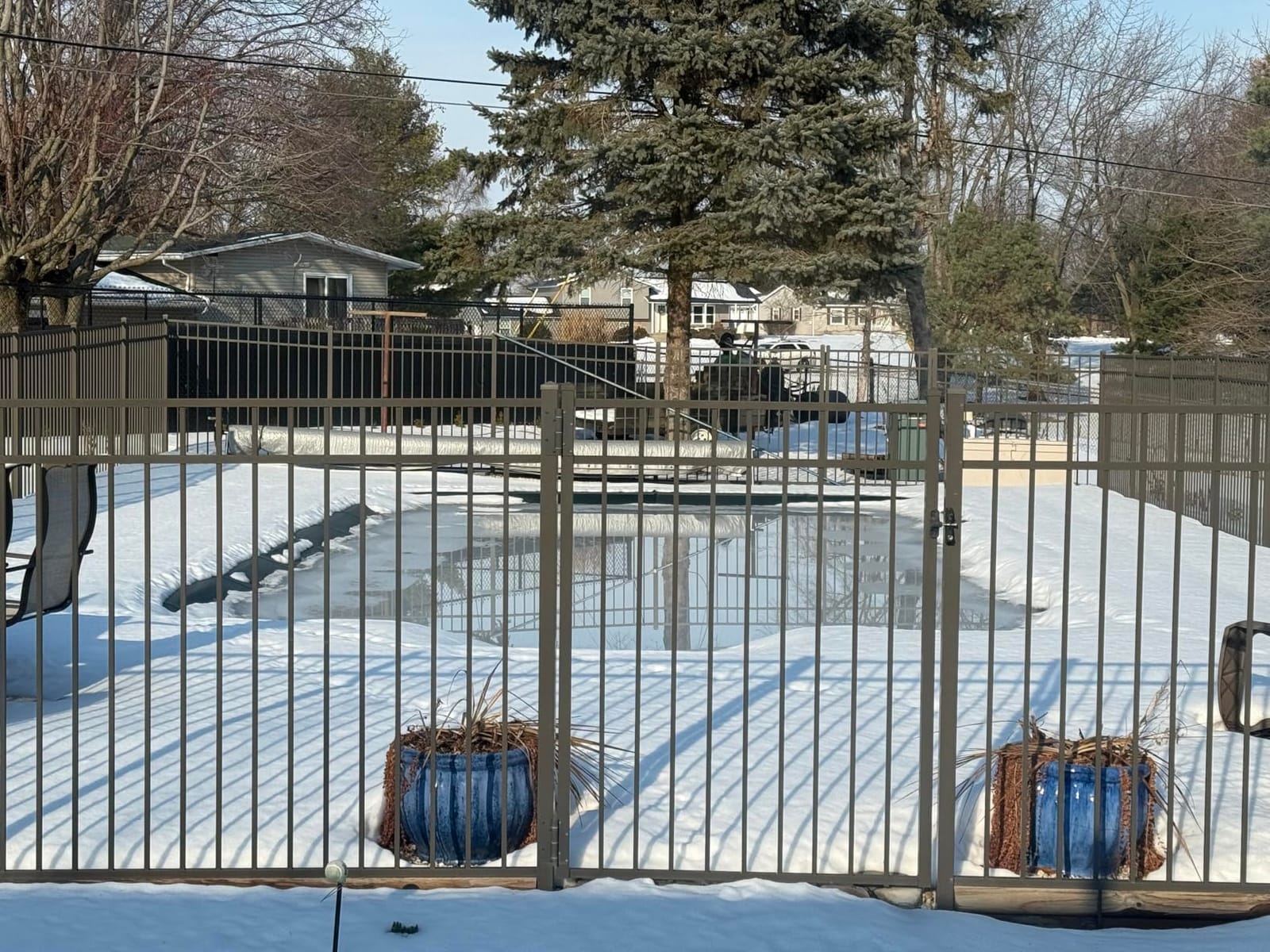 VEVOR Pool Safety Cover, Fits 16x32ft Rectangular Inground Winter Swimming Pools, with 4x8ft Center End Step, Triple Stitched, High Strength Mesh PP, Great Rain Permeability, Installation Hardware customer photo 2