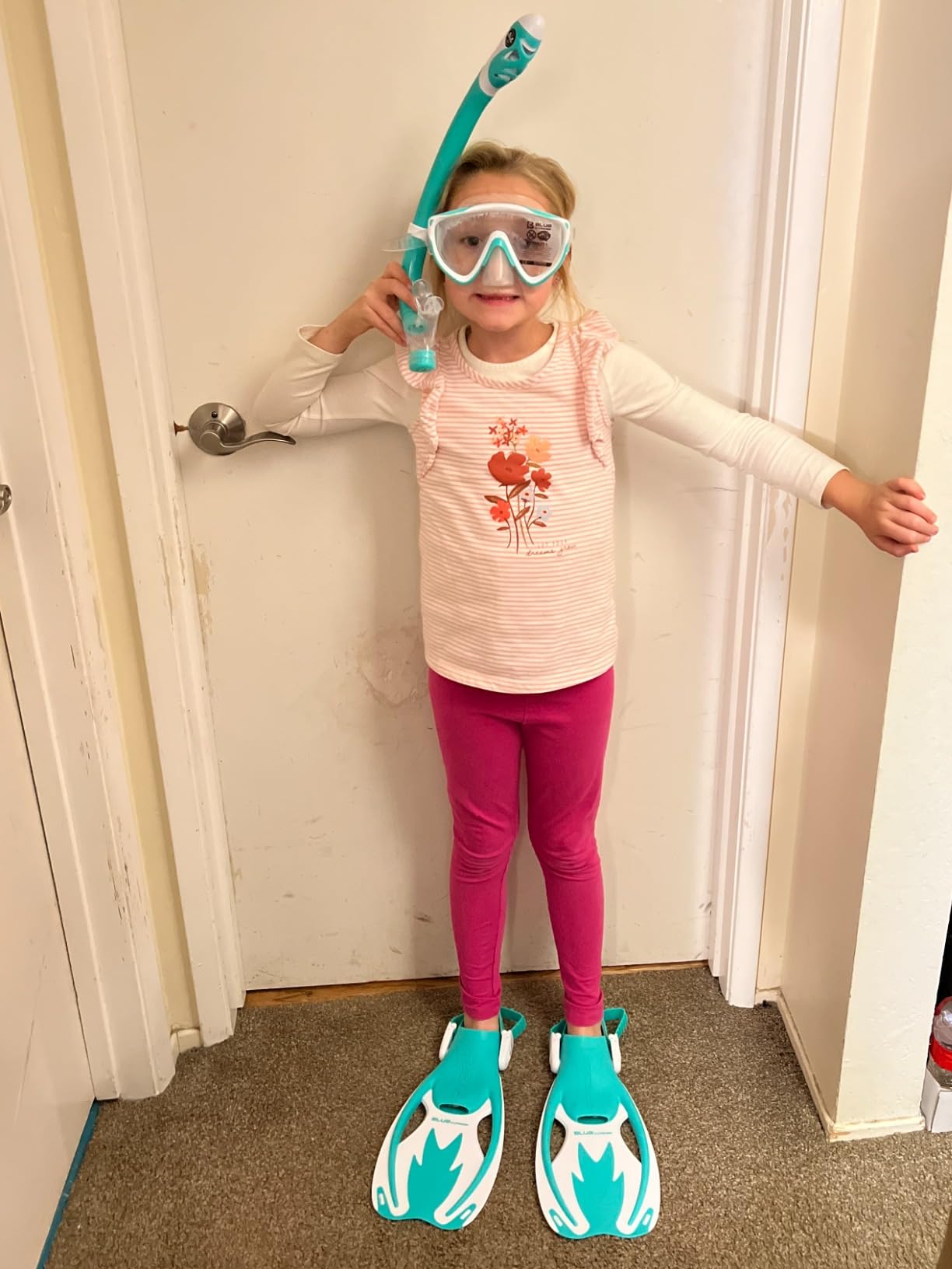 Cressi Kids Snorkeling Set - Short Adjustable Fins, Silicone Mask, and Dry Snorkel - Tinetto Rocks Dry Set - Designed in Italy customer photo 1