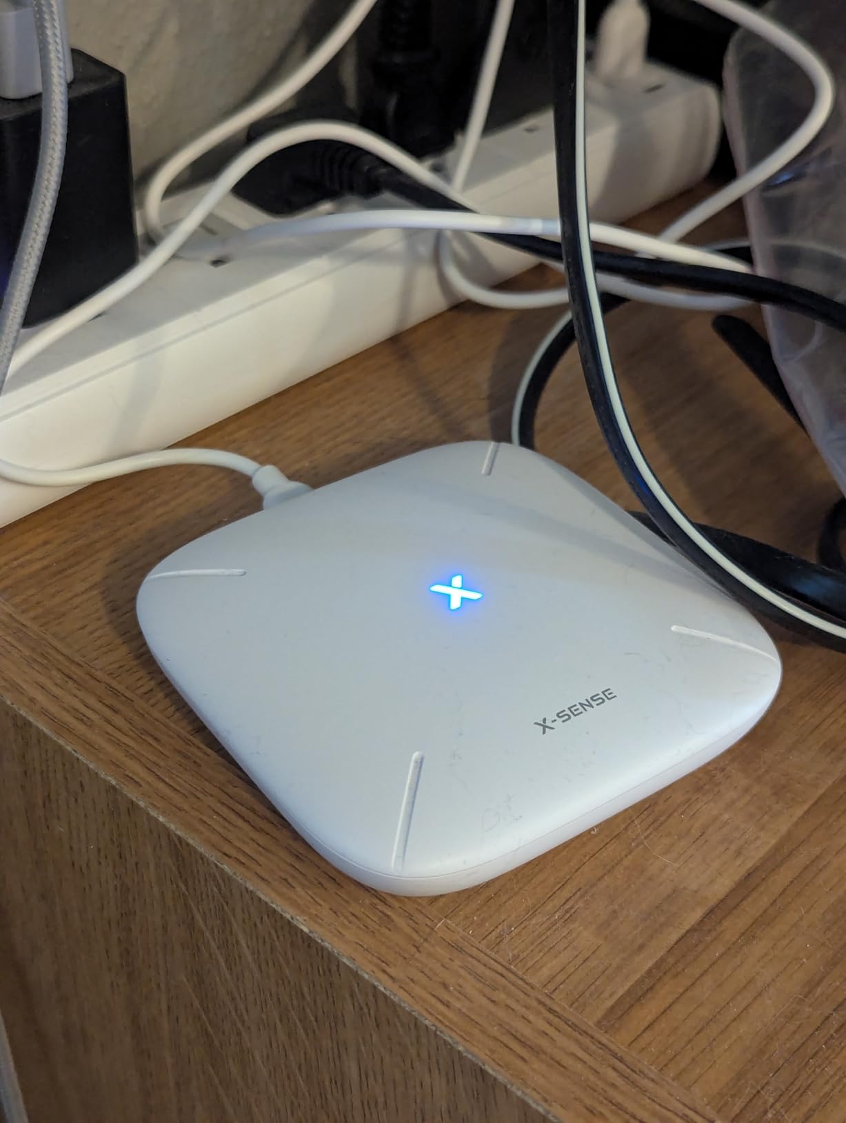 X-Sense Ultra-Slim Wi-Fi Water Leak Detector, 4 Sensors + Base, SWS0A41 | 0.7 in Thin Design, Real-Time Alerts, Detects Water as Low as 0.4 mm, 1700 ft Range, Under Appliances & Behind Toilets customer photo 2
