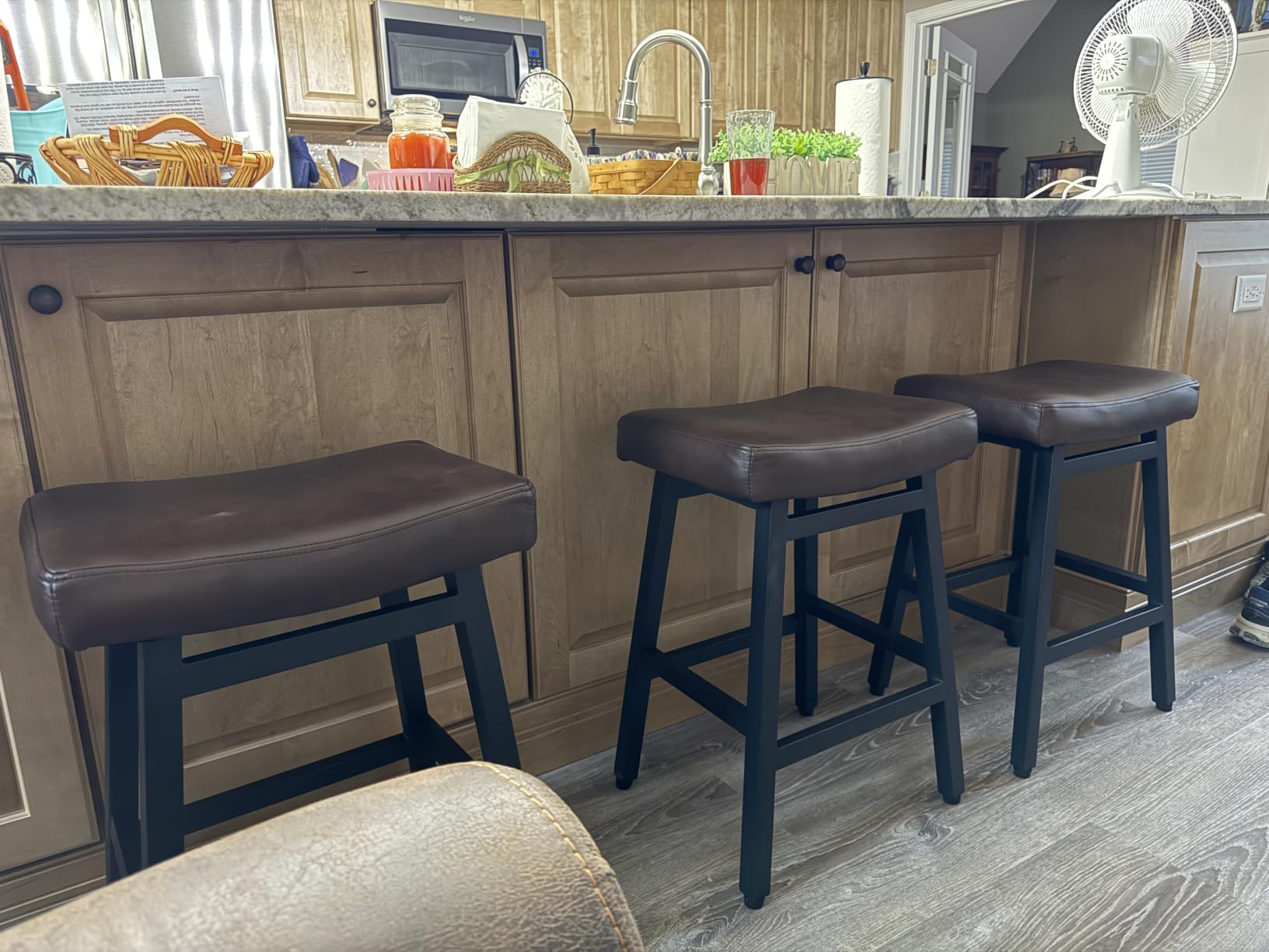 Raynesys 24 Inche Bonded Leather Counter Height Bar Stools Set of 2 Curved | Barstools with Curved Bonded Leather Seats & Heavy Duty Metal Legs for Kitchen Counter, Easy Assembly, Brown/Black customer photo 2