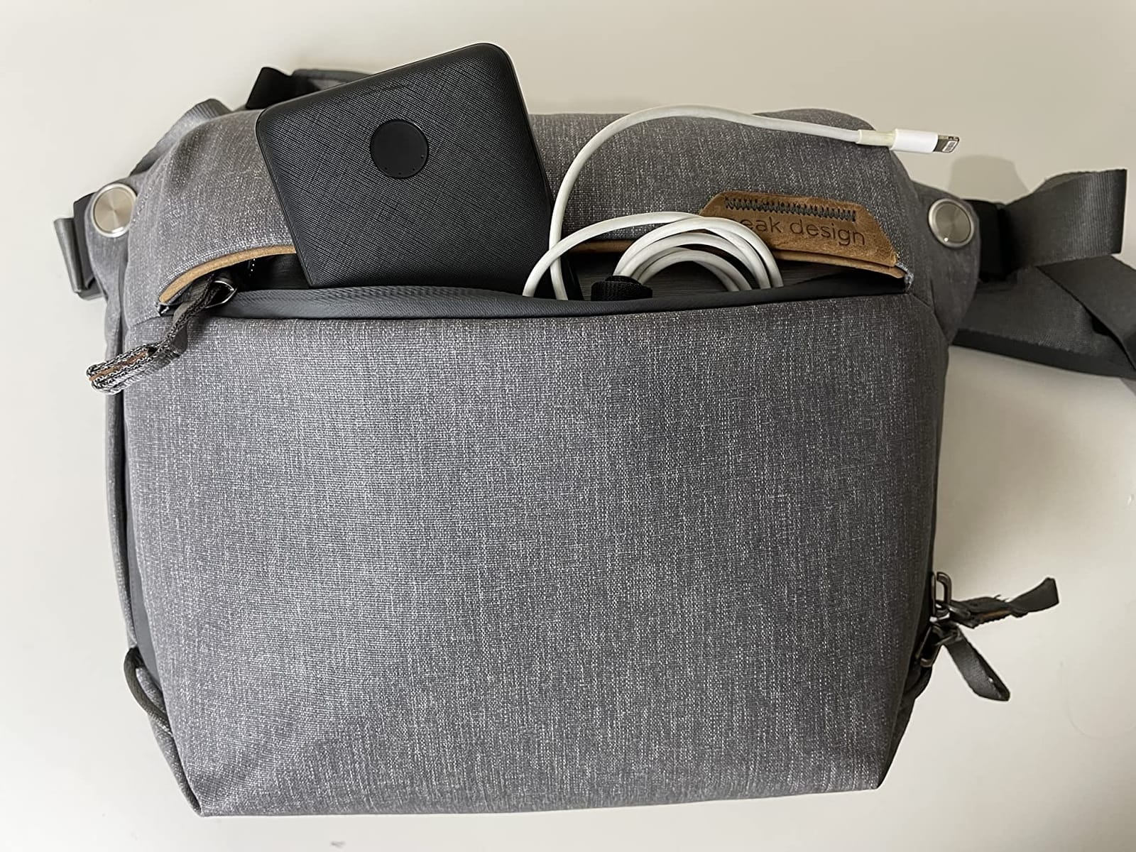 Peak Design Everyday Sling, Crossbody Camera Sling Bag with FlexFold Dividers, Weatherproof, Ideal for Camera or Everyday Essentials customer photo 1