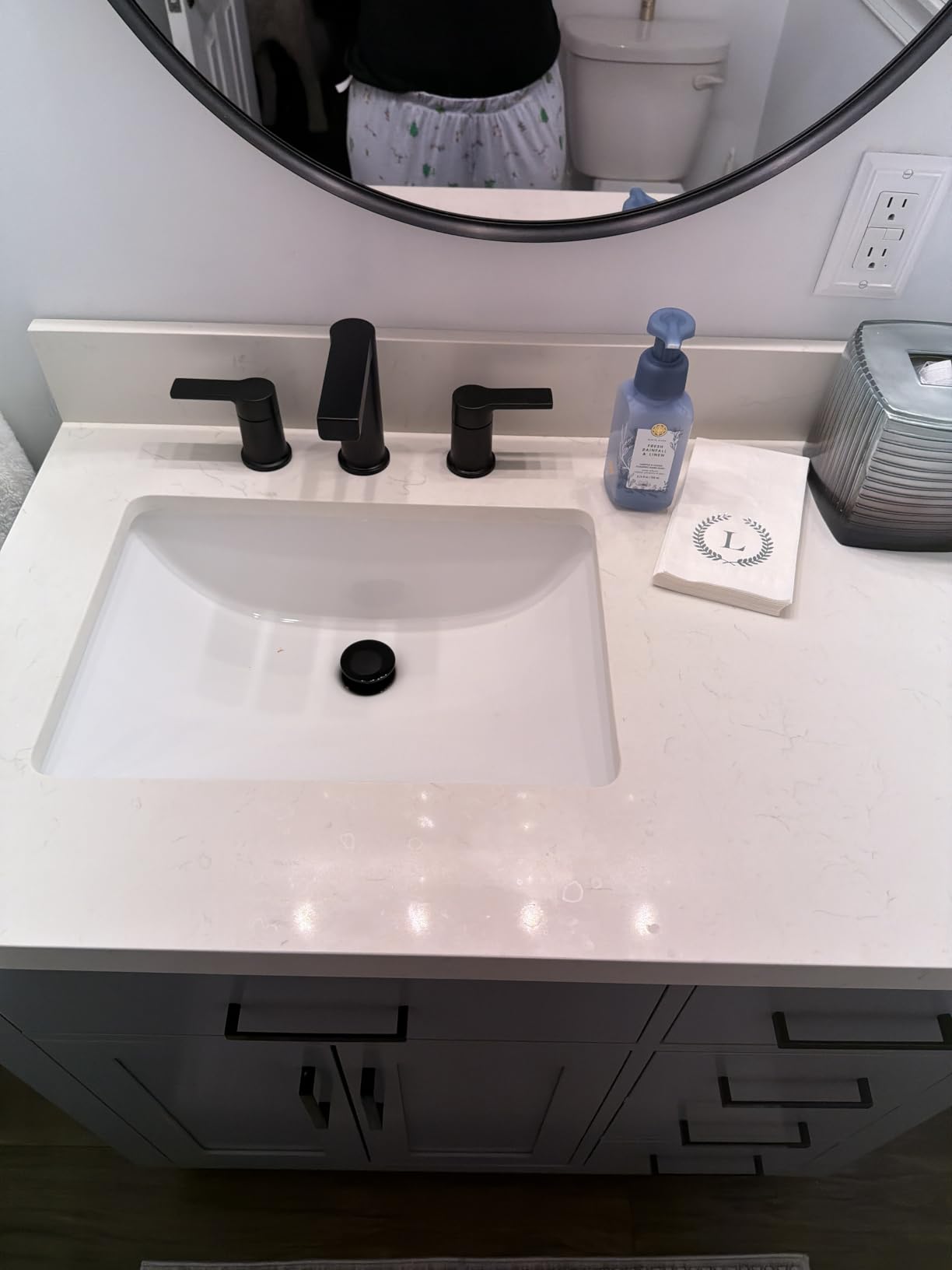 ARIEL Hepburn 36-inch Bathroom Vanity with Sink, Solid Wood, 1.5-inch Carrara White Quartz Countertop, Single Rectangular Porcelain Sink, 2 Soft Closing Doors, 5 Dovetail Drawers, White Oak customer photo 2