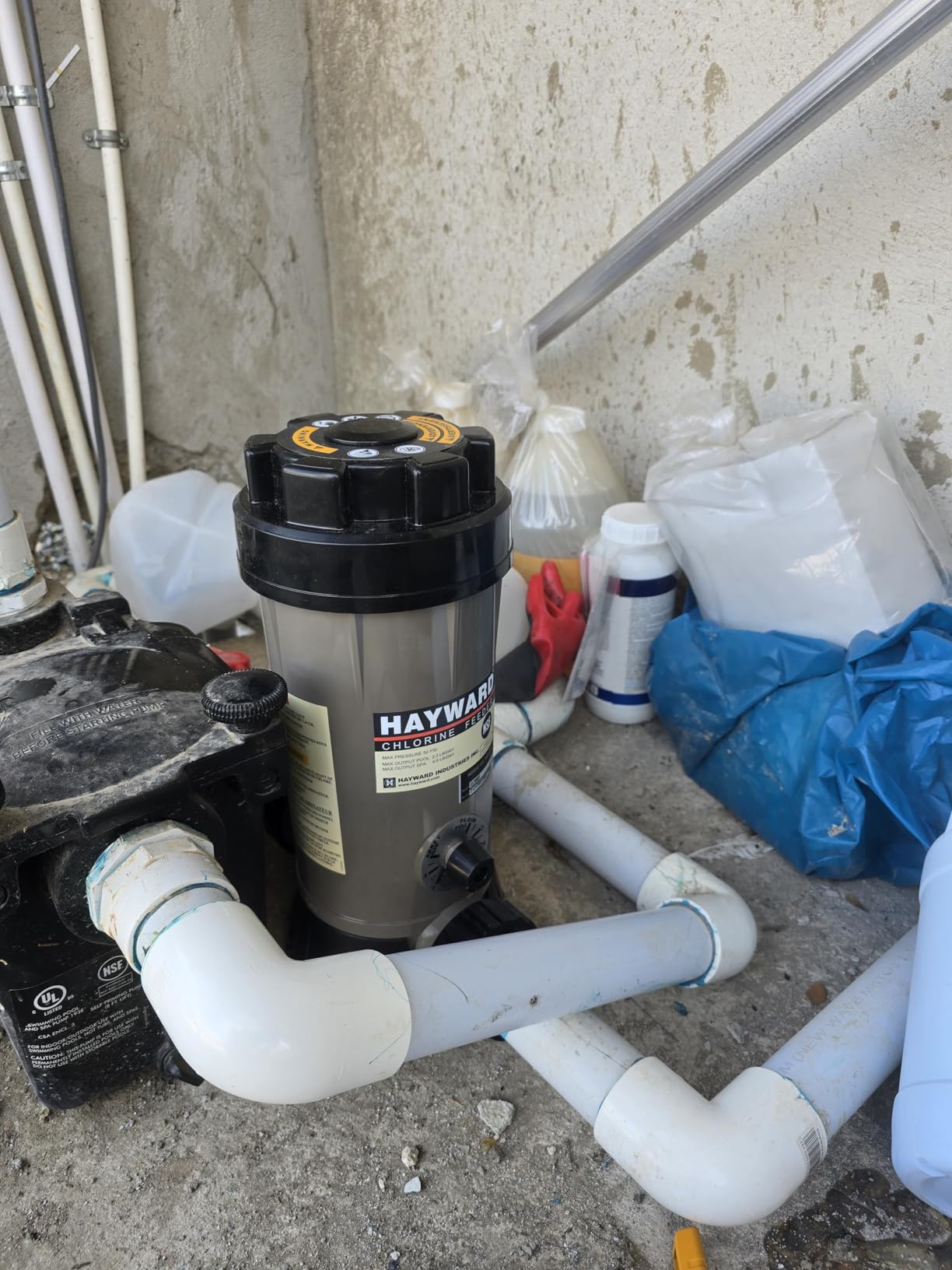 Hayward CL200EF in-Line Automatic Chlorine Feeder, Offline Pool Chlorinator and Chlorine Dispenser, Up to 9 lb Capacity, for In-Ground Swimming Pools customer photo 1