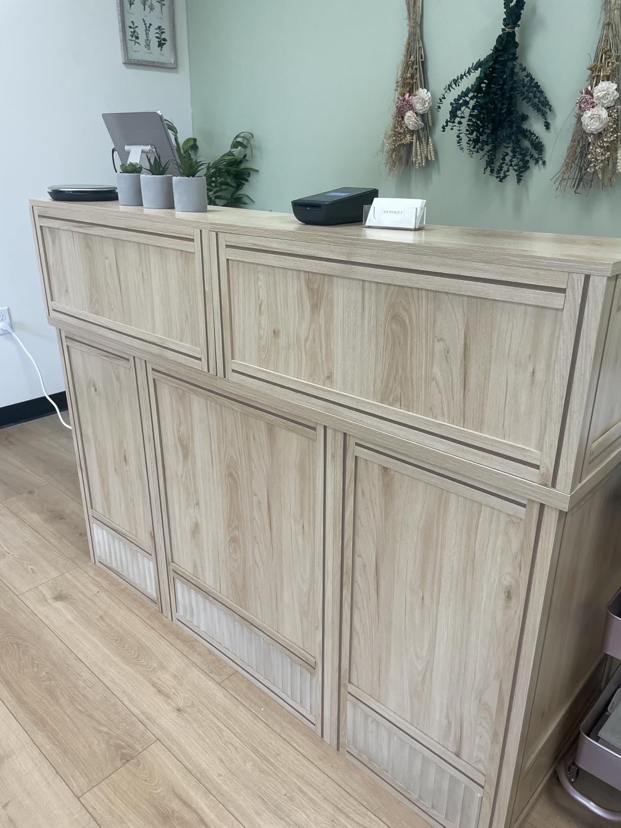 LITTLE TREE 57-Inch Reception Counter, Boho Style Front Desk, Modern Checkout Counter, Reception Desk for Retail, Lobby, Salon, Office, Oak customer photo 1