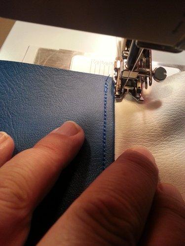 SINGER HD 4423 (Meltwater Blue) High Speed Sewing Machine + Accessories | 23 Built-In Stitches Deliver 97 Stitch Applications | 50% More Power, 1100 Stitches/Min | Metal Frame, 1-Step Buttonhole customer photo 1