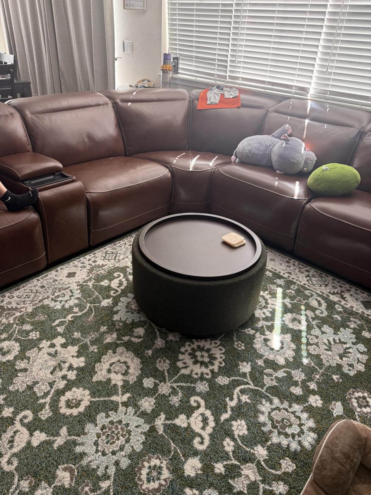 Zihanhome 30 Inch Round Storage Ottoman, Ottoman Coffee Table with Lift Off Lid, Boucle Modern Ottomans with Storage for Living Room, Bedroom, Apartments (Beige) customer photo 2