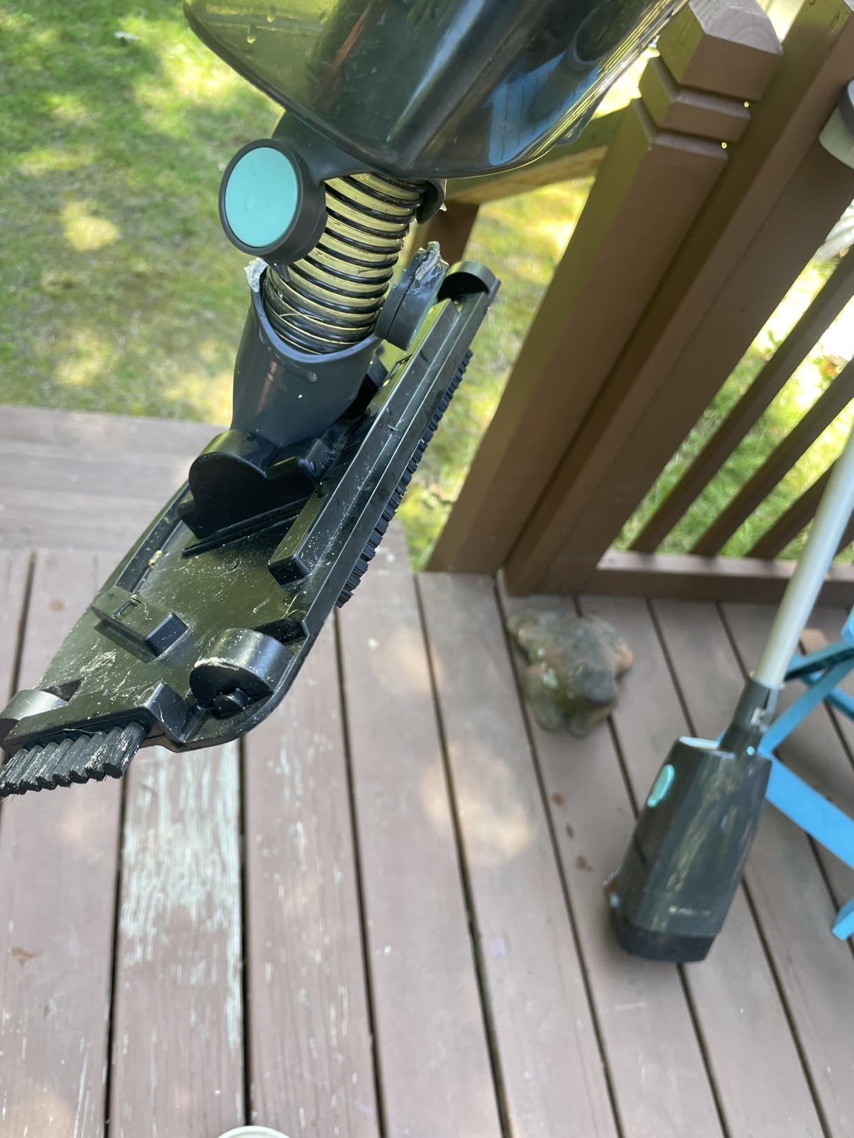 PoolMr Handheld Pool Vacuum for Above Ground Pool & Hot Tub Vacuum, with 2 Brush Heads, 90 Mins Running Time, 13.2 Gallons/Min Powerful Suction, Ideal for Cleaning Debris and Sand Underwater, Black customer photo 1