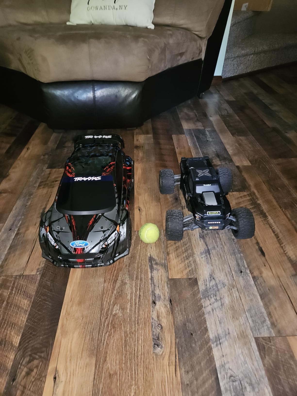 RIAARIO 1/10 Brushless RC Cars, 50+ MPH, 4WD, Waterproof, Carbon Fiber | 3650 2650KV Motor, 60A ESC, Gyro, 11KG Servo, CNC Drivetrain, Alloy Chassis, Oil Shocks and 5-Channel Transmitter customer photo 2