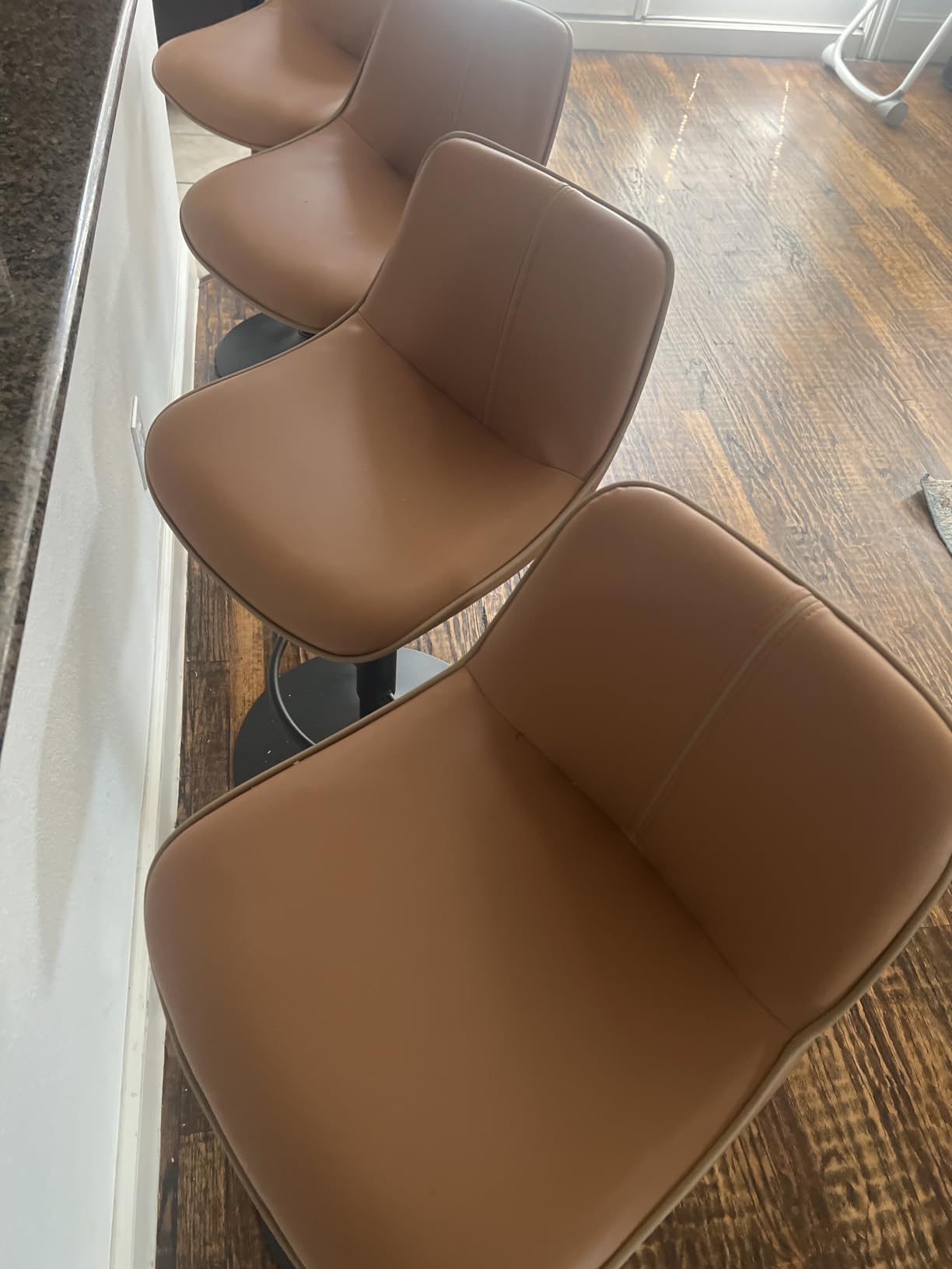 VASAGLE Bar Stools Set of 2, Swivel, Adjustable Height, Spliced Design | Kitchen Stools, Synthetic Leather, Larger Metal Base, Ergonomic Backrest, Steel, Caramel Brown, LYNA Collection ULJB168K01 customer photo 2