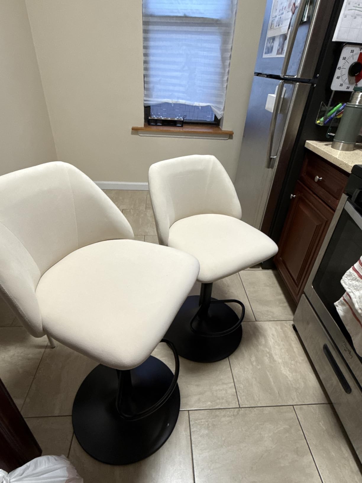 COLAMY Bar Stools Set of 4, Modern Swivel Bar Chairs, Adjustable Upholstered Barstools Counter Height with Full Backrest for Bar, Dining Room, Kitchen Island, Beige customer photo 1