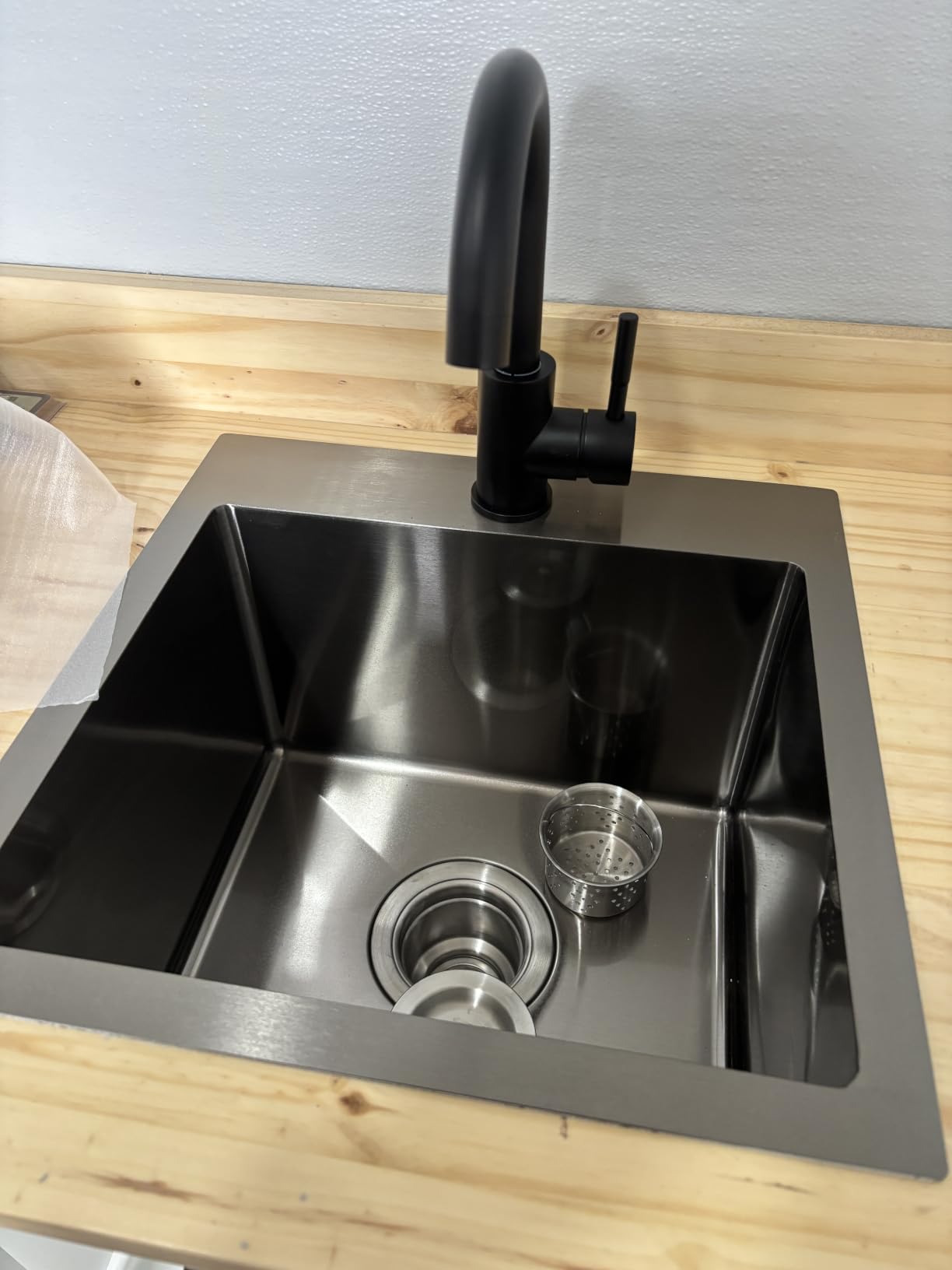 VAPSINT 33 Inch Black Farmhouse Kitchen Sink, 33x20x9 Inches Stainless Steel Undermount 16 Gauge Deep Single Bowl Apron Front Workstation Ledge Farm Sink with Accessories customer photo 2