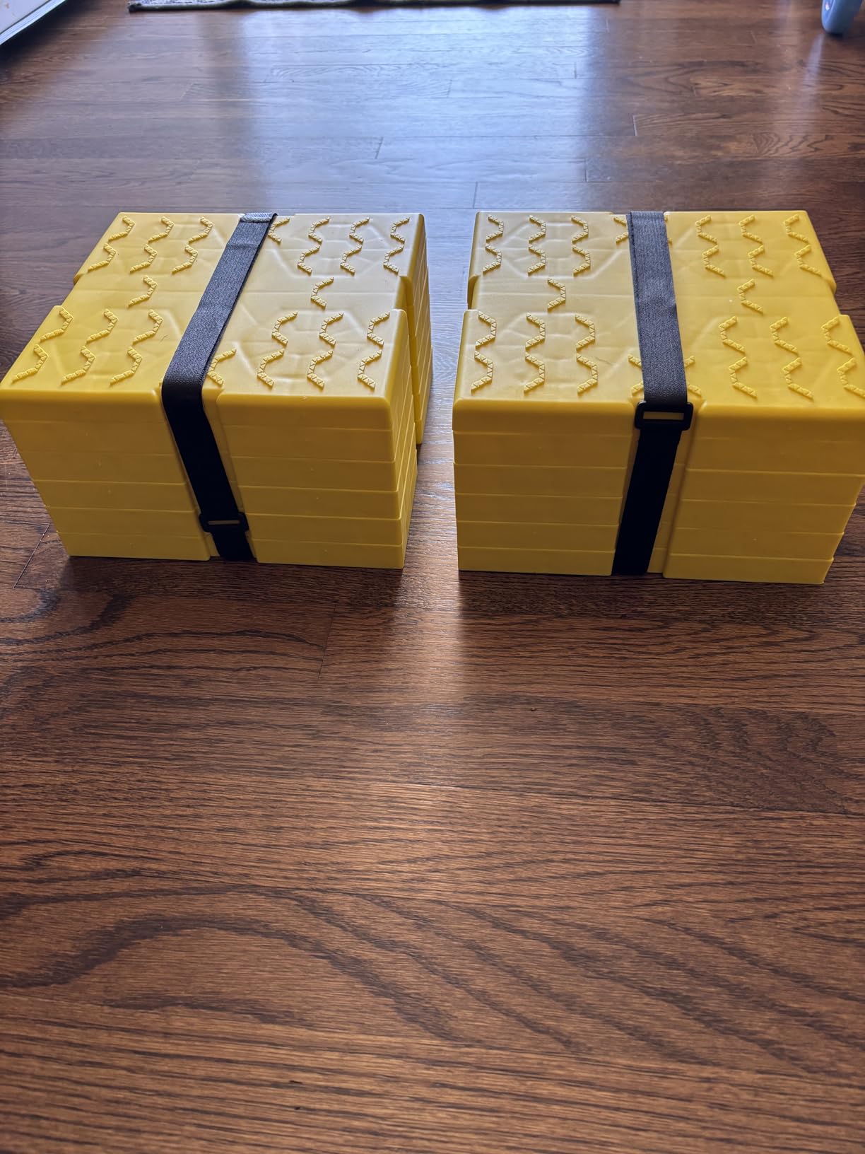 WELLUCK RV Leveling Blocks 12 Pack, Heavy Duty Camper Blocks & Interlocking Design Camper Levelers with 2 Velcro Straps - Customizable Height Sturdy RV Blocks for Single & Dual Wheels customer photo 1