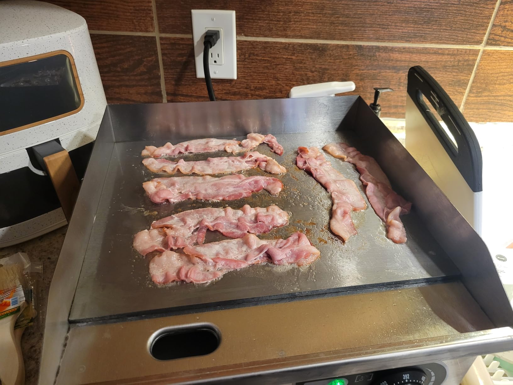 29'' * 16'' Commercial Electric Countertop Griddle -110V Flat Top Griddles w/ 122-572°F Adjustable Temperature and Non-Stick, 3000W Stainless Steel Electric Griddle w/ 10mm Thick Cast Iron customer photo 1