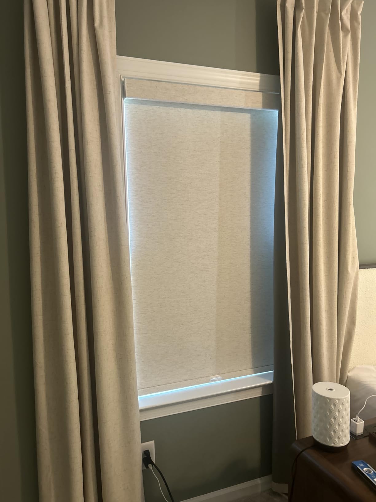 Persilux Blackout Roller Shades for Indoor Window Blinds, Cordless, Linen Fabric, Thermal Insulated Fabric UV Protection Shades for Home, Office, Bedroom, Door, Blackout-Cream, Custom Size customer photo 1