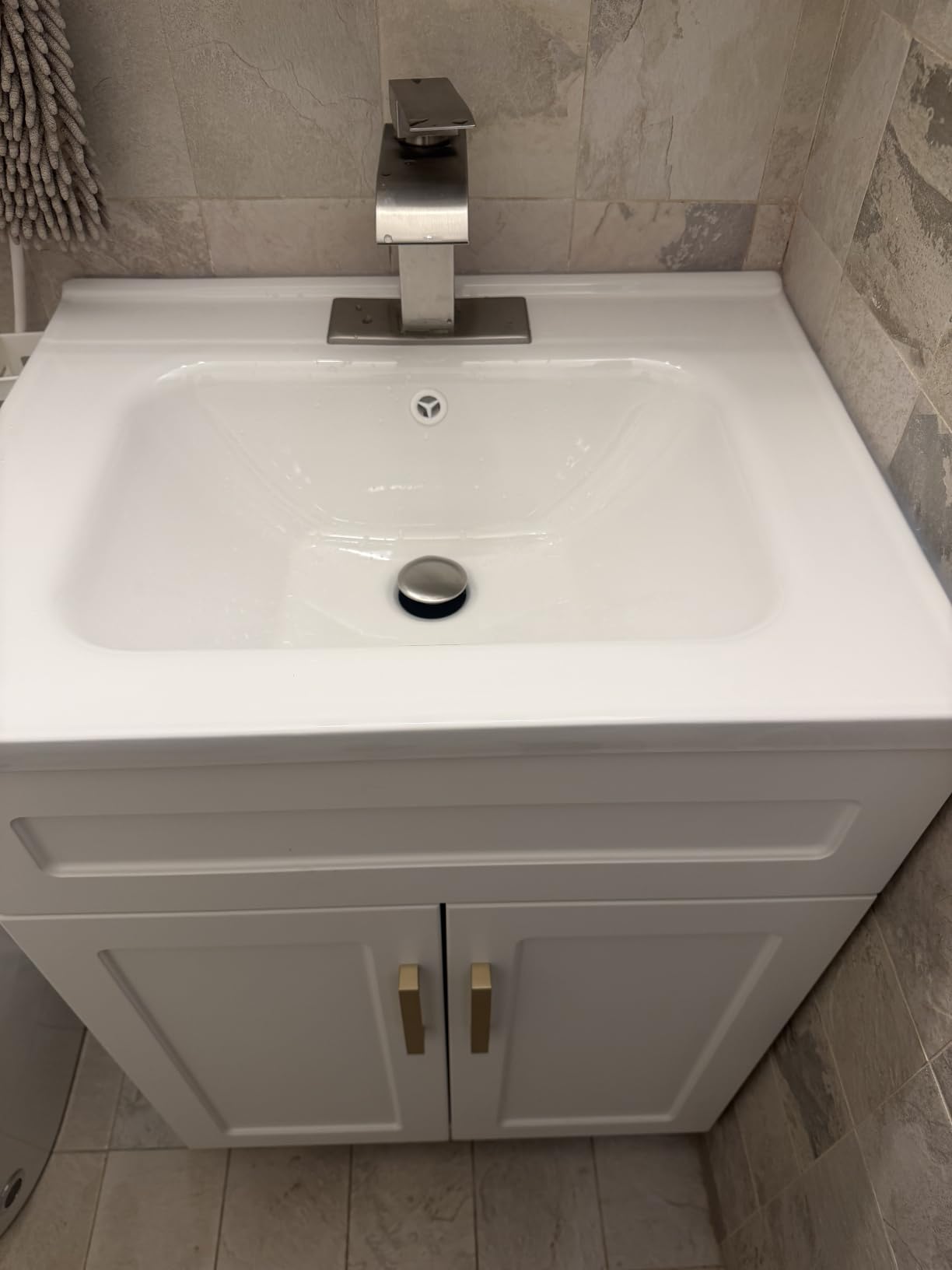 Smhxo Floating Bathroom Vanity with Sink, 40 Inch Wall Mounted Bathroom Vanity with 2 Drawers and Wave-Carved Design Door, Modern Wooden Cabinet with Ceramic Sink and Storage, White customer photo 1