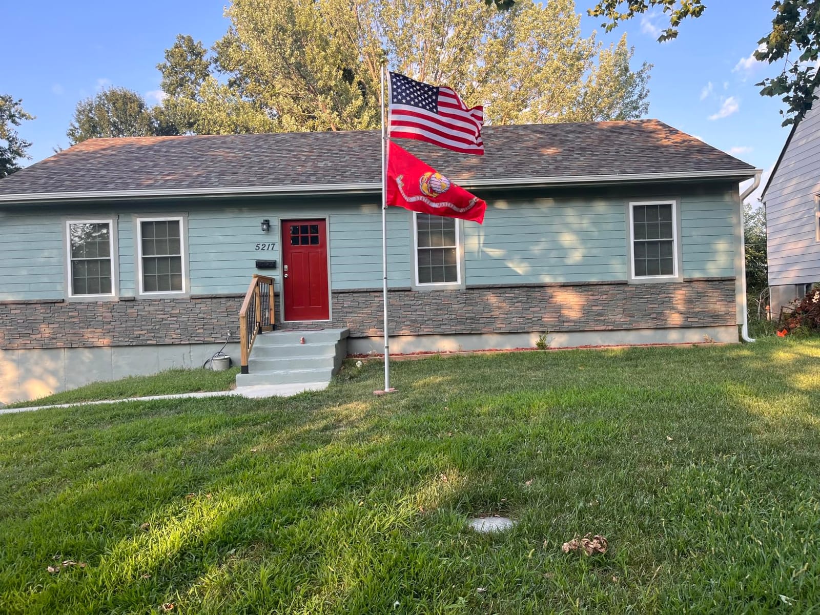 20FT Telescoping Flag Pole for Outside House, Heavy Duty Aluminum Kit | with 3 x 5 American flag, No-Rope, Easy-Lock Sections, Tangle-Free Rings, In-Ground for Yard, Residential & Commerical, Sliver customer photo 1