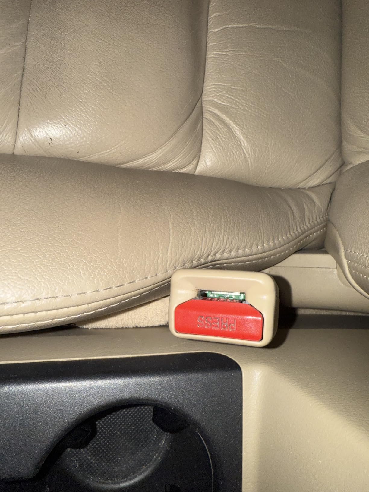 2 PCS Seat Belt Buckle Holder, Silicone Seatbelt Buckle Booster to Makes Receptacle Stand Upright for Easy Access (Red) customer photo 1