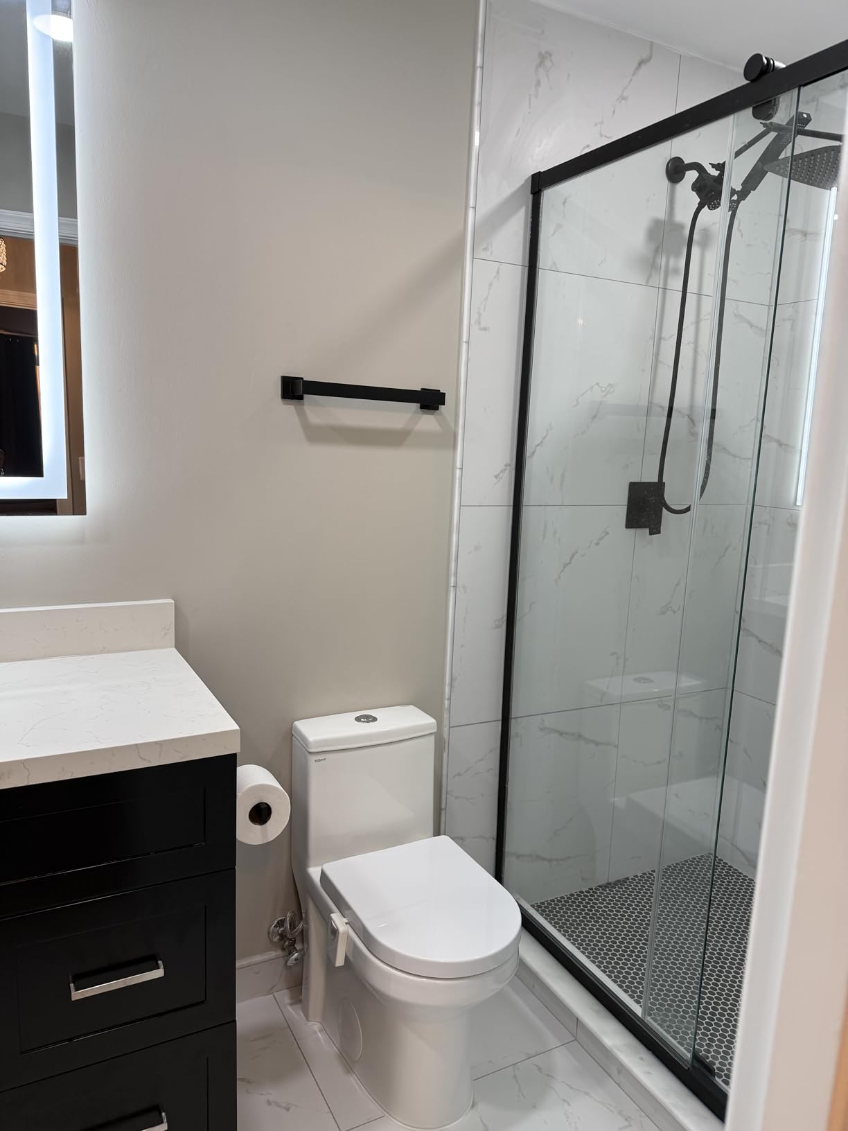 DeerValley Compact One Piece Toilet with Comfortable Seat Height Modern Standard Toilet for Small Bathroom Dual Flush 1.1/1.6 GPF Powerful & Quiet 12'' Rough-In Skirted Toilets customer photo 2