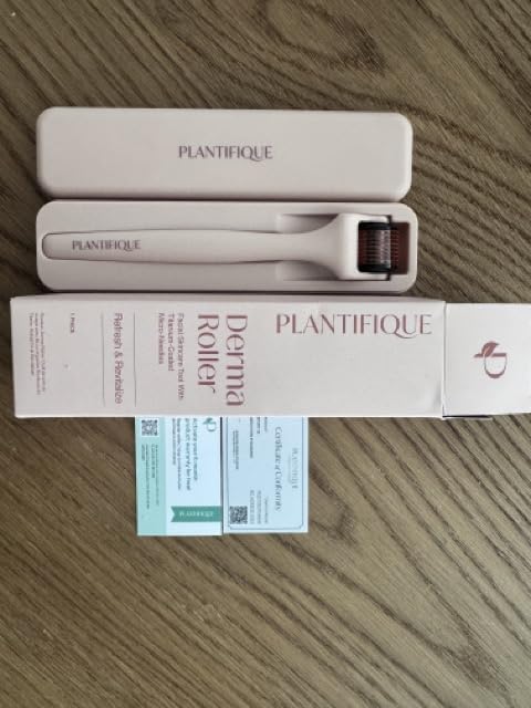 PLANTIFIQUE Derma Roller for Hair & Skin - Microneedling Face Roller, Pink | 0.25mm Titanium Fine Needles, Includes Protective Case - Rodillo de Microagujas customer photo 2