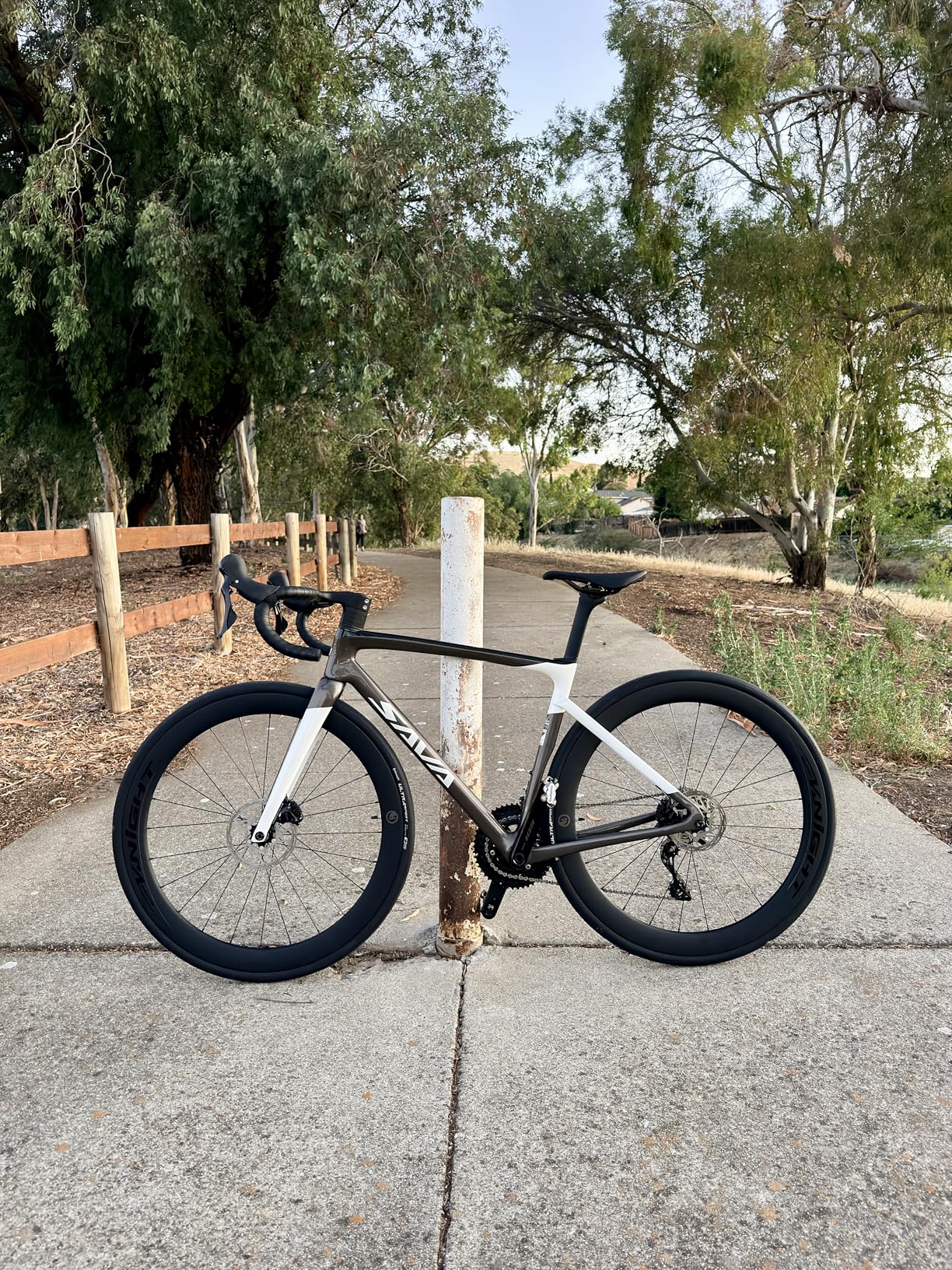 SAVADECK Hawkeye SLR7S Carbon Road Bike, T800 Carbon Fiber Frame Racing Bicycle with Shimano 105 R7120 24 Speed Groupset and Hydraulic Disc Brakes, Ultra-Light Carbon Bike customer photo 1